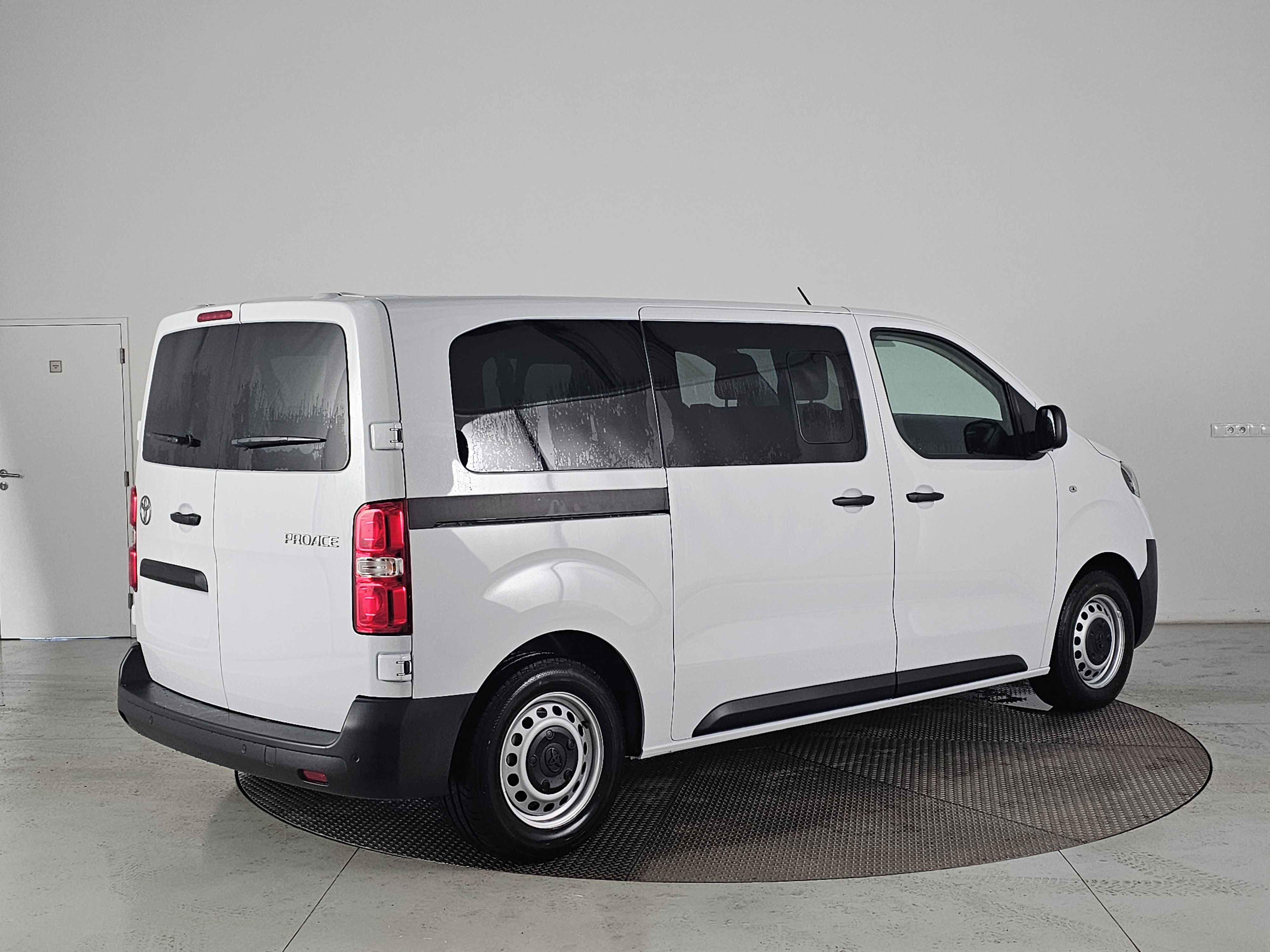 Toyota Proace Verso, L2, 2.2D, 110kW, 6MT, Combi 9S - fotka 5