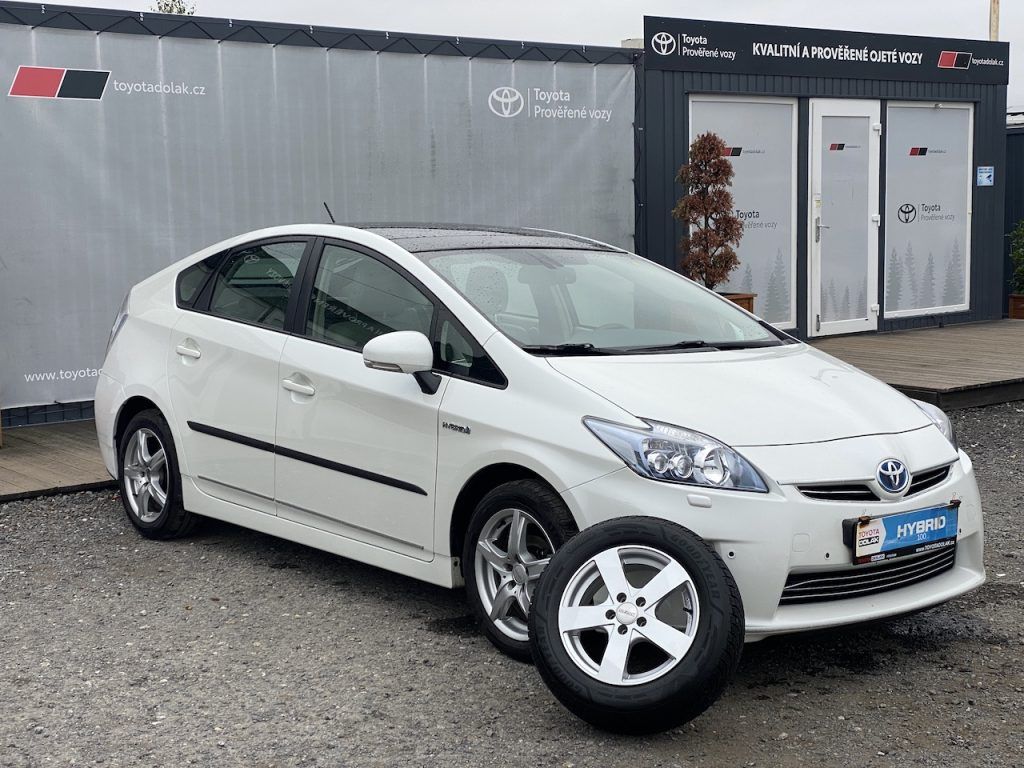 Toyota Prius, 1.8HSD, 2x kola, navi, head-up