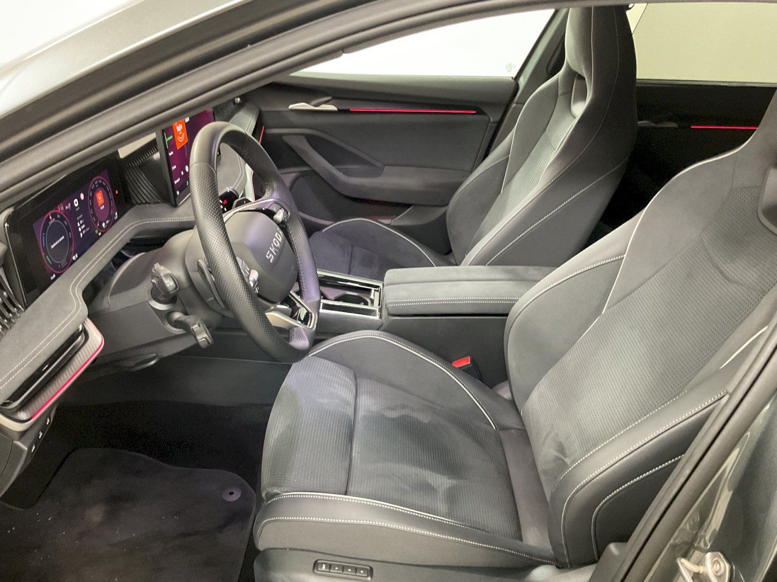 Škoda Superb, SportLine 1.5 TSI iV / 150 kW - fotka 6