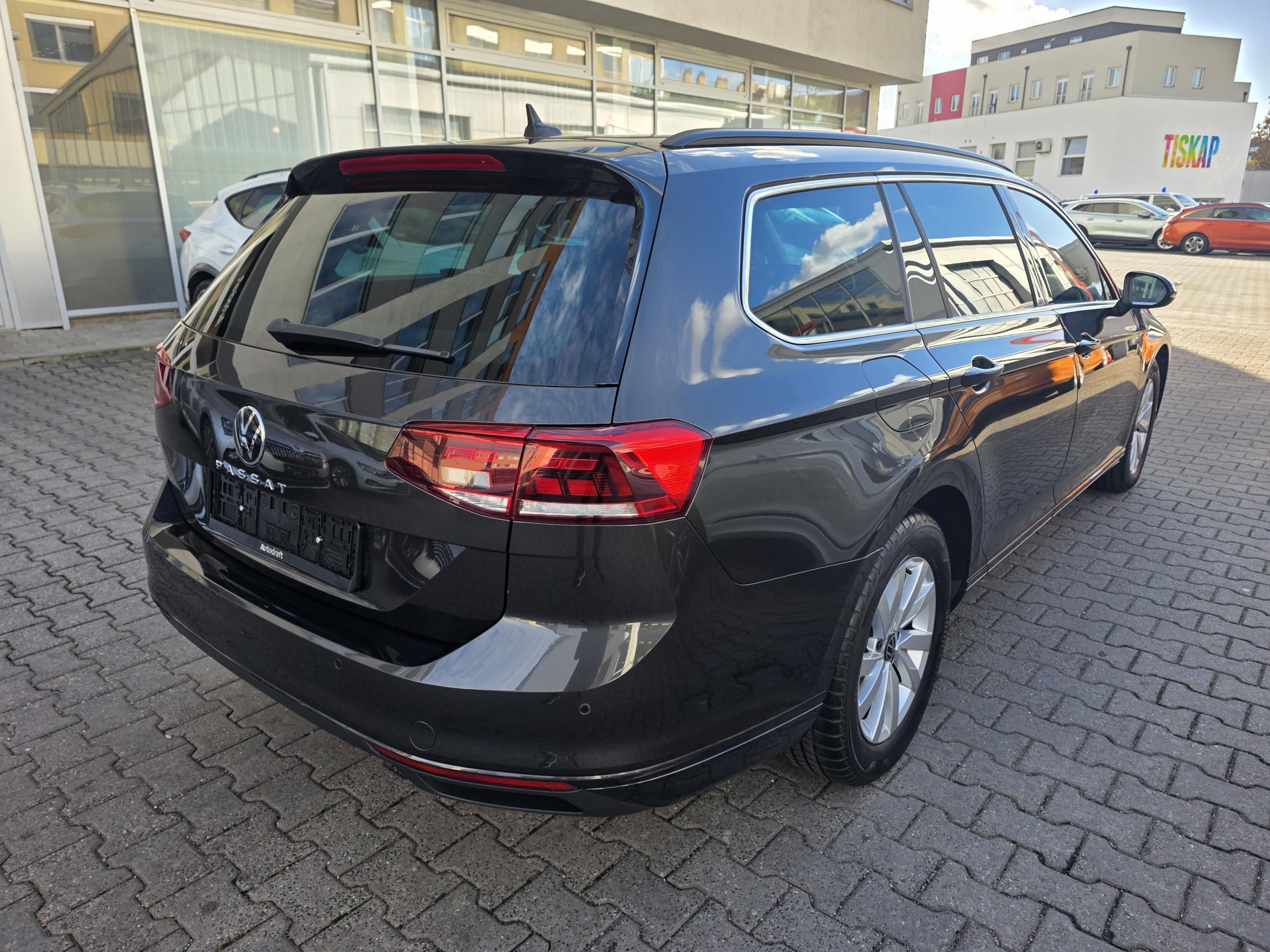 Volkswagen Passat Variant, 2.0 TDI 110kW DSG Head-up - fotka 6