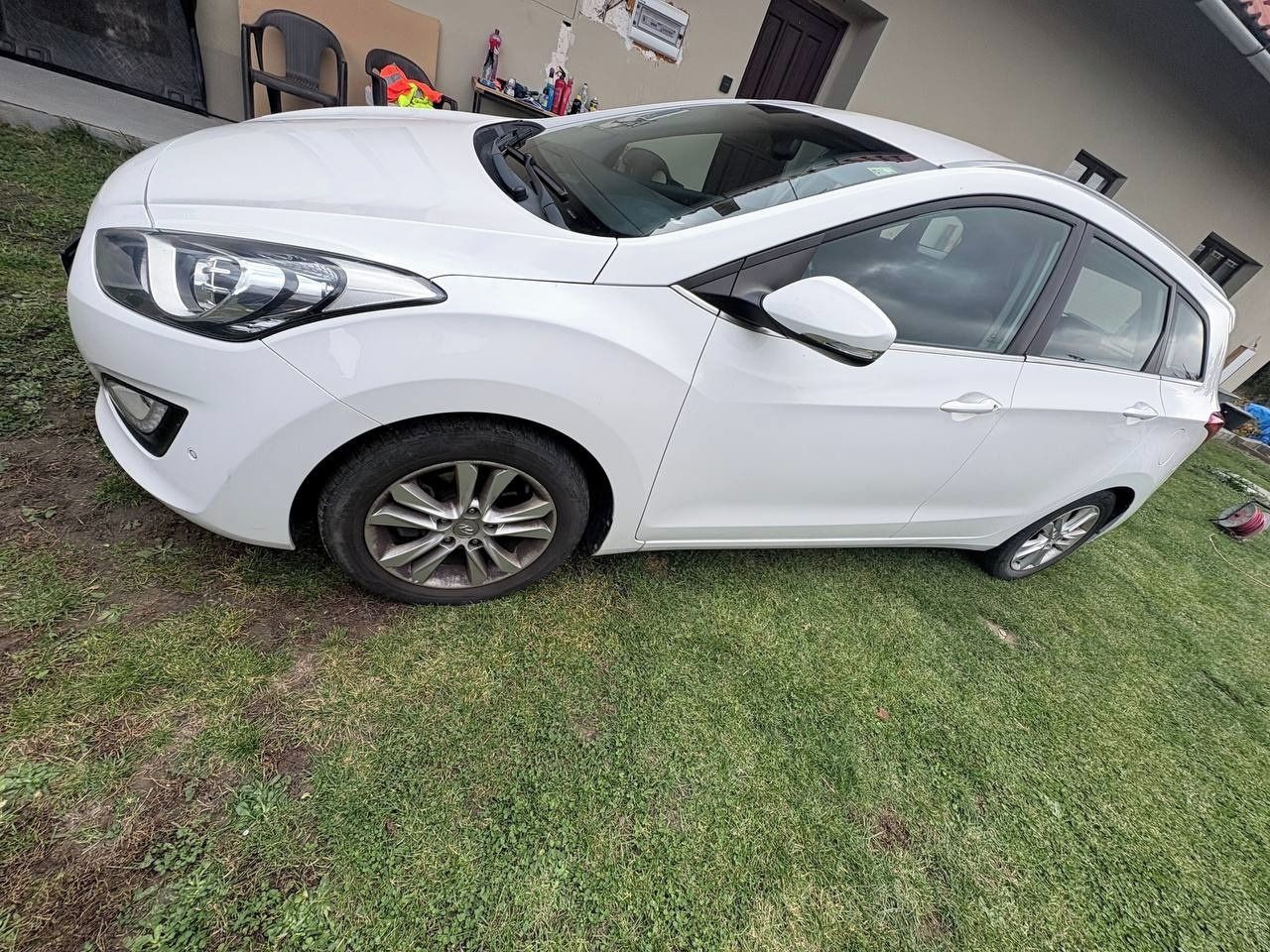 Hyundai i30, Hyundai i30 kombi 1.4 benzin - fotka 2
