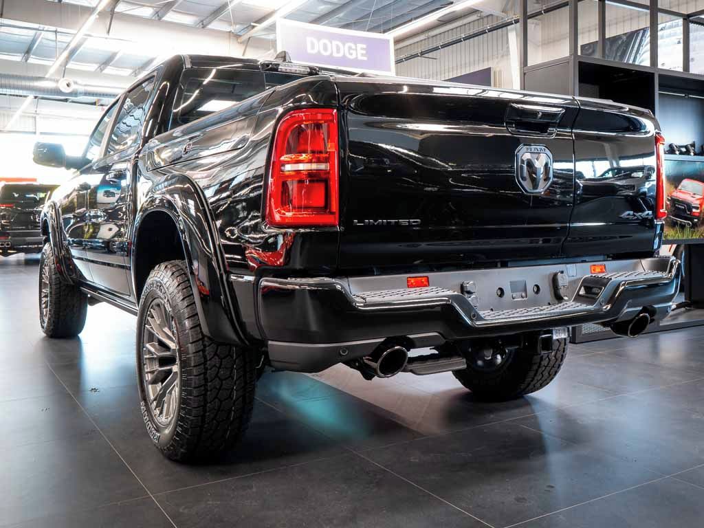 Dodge Ram, 5.7 HEMI V8 Limited 4" LIFT - fotka 2