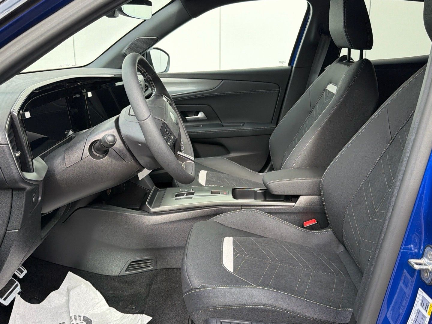 Opel Mokka, 1.2Hybrid Turbo145k 107kW GS - fotka 5