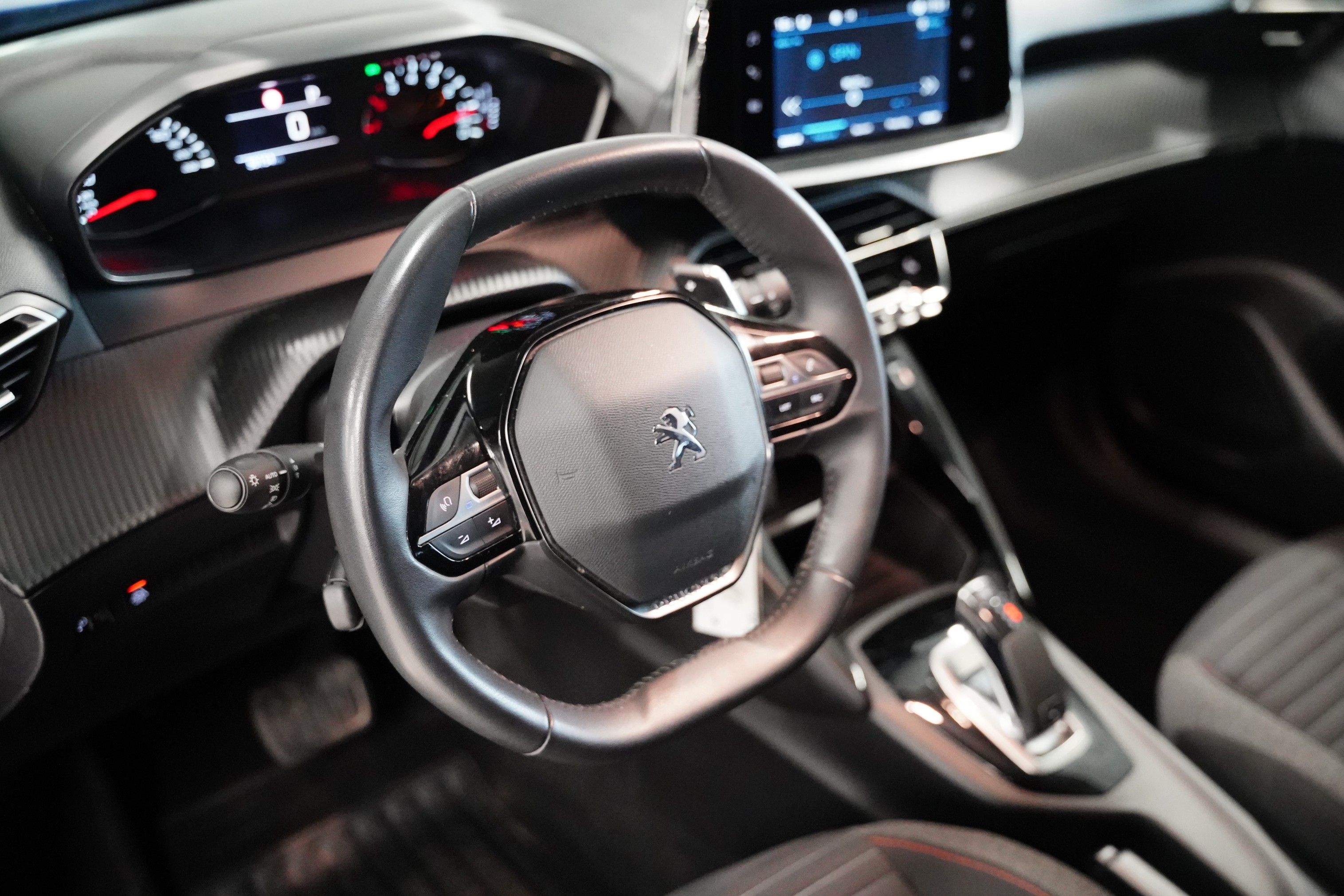 Peugeot 2008, 1.2 PT 96 kW - fotka 6