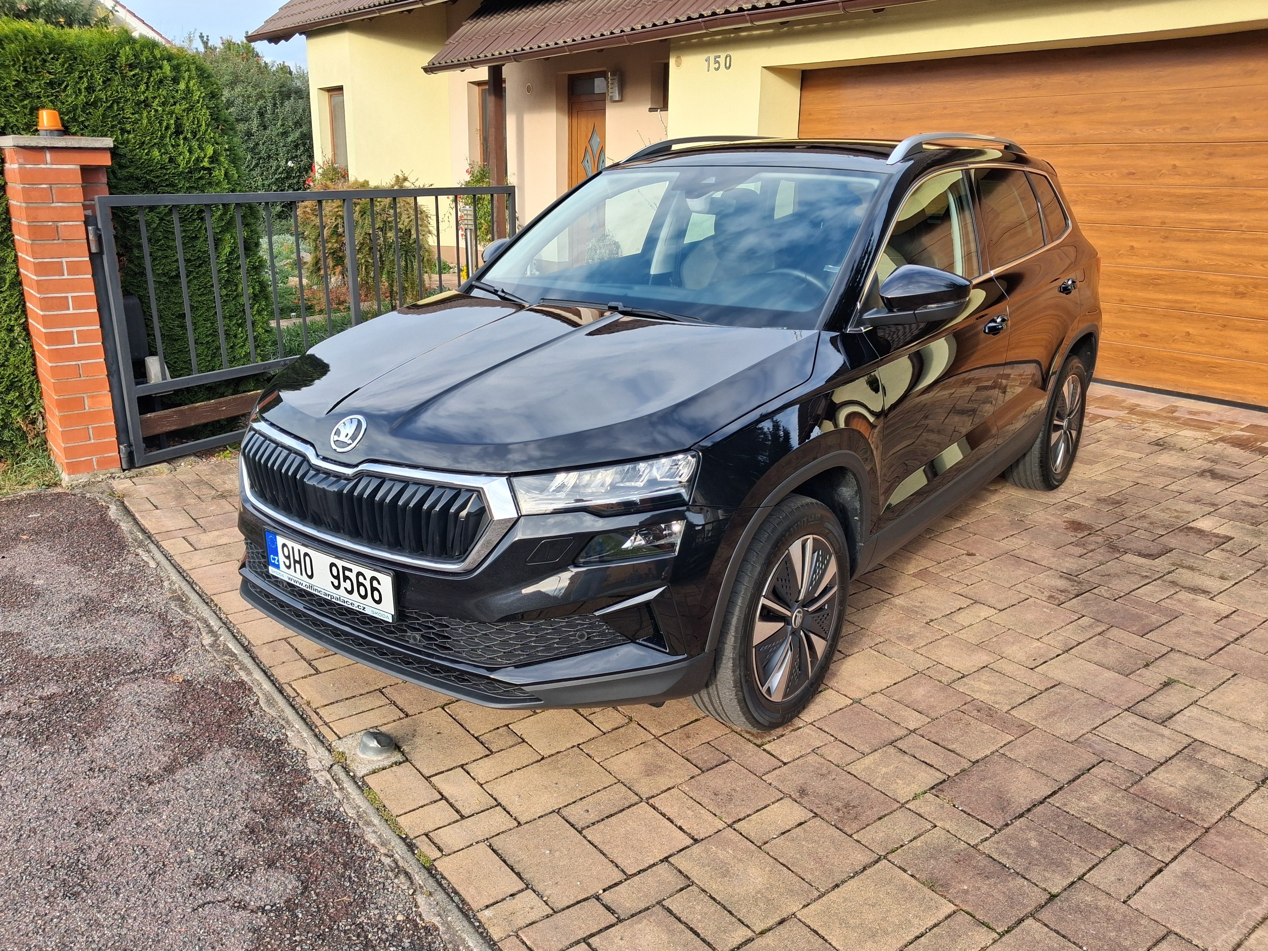 Škoda Karoq, 1.5 TSi,DSG,ČR 12/25,17t km,TZ - fotka 2