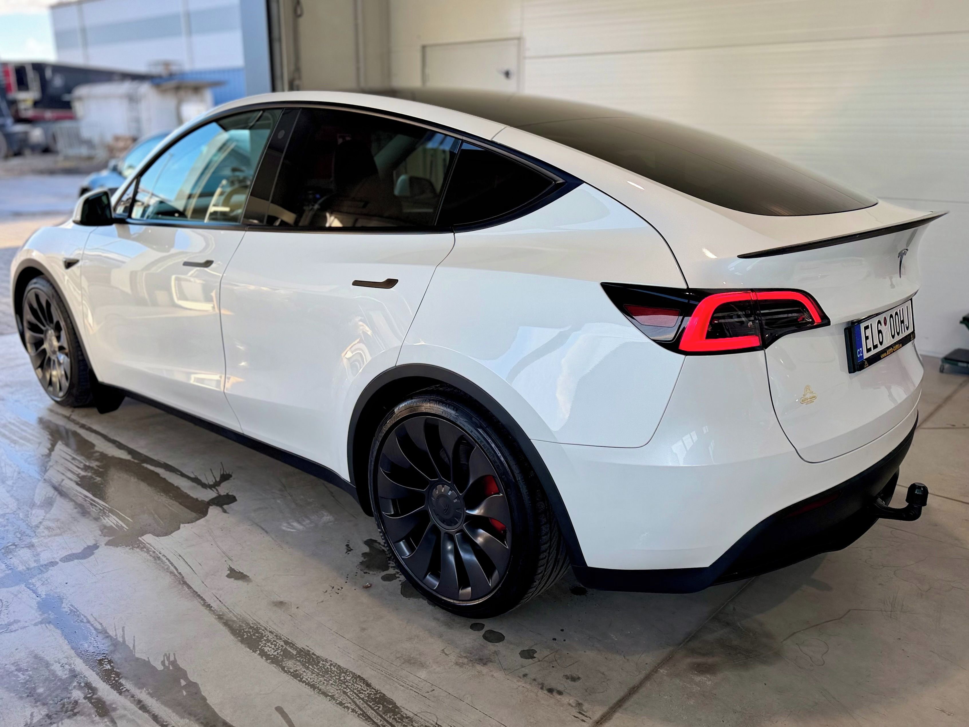 Tesla Model Y, Performance AWD 2023 tažné 93% - fotka 4