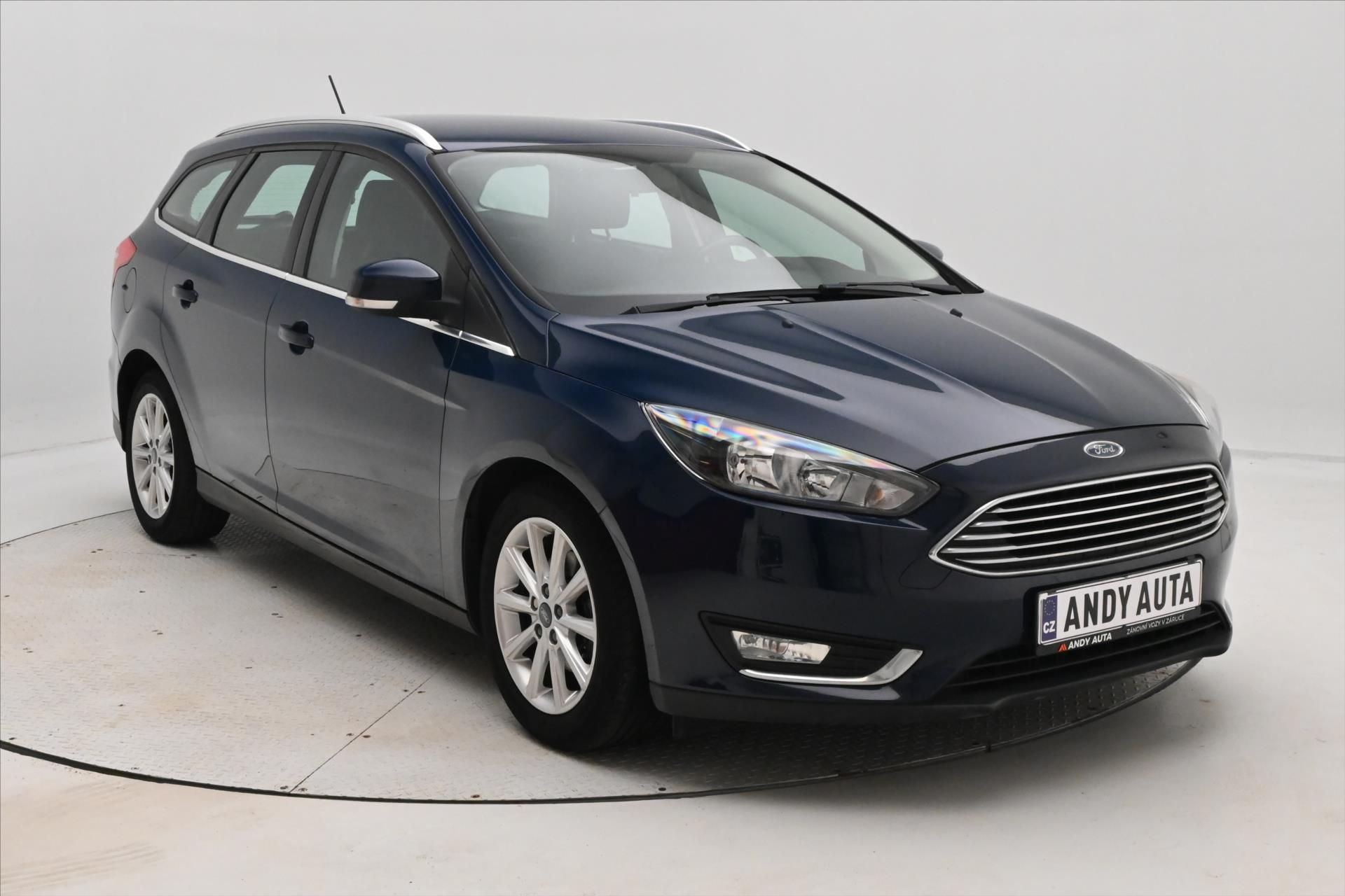 Ford Focus, 1,0 EcoBoost 92 kW TAŽNÉ Záruk - fotka 3
