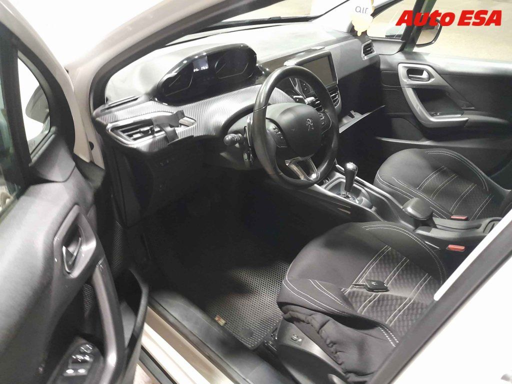 Peugeot 2008, 1.2,2.maj,ČR - fotka 3