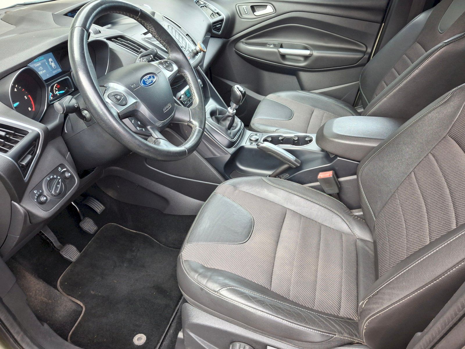 Ford Kuga, Titanium 2,0TDCi 103kW - fotka 6