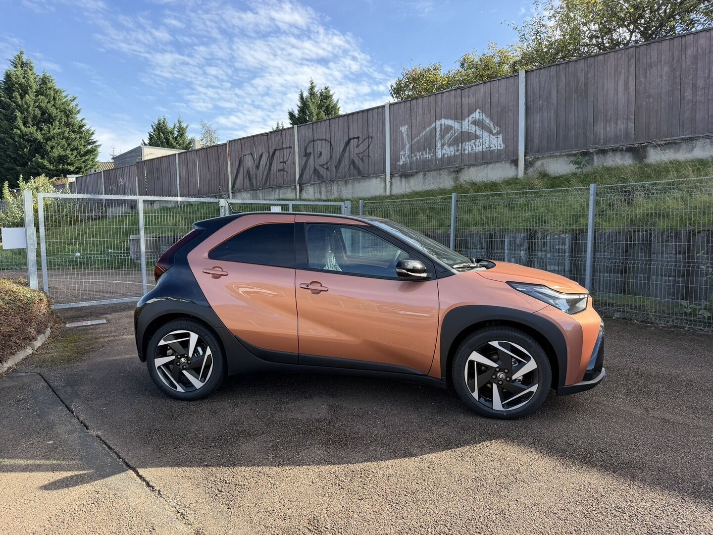 Toyota Aygo, 1.5. Hybrid Executive - akční - fotka 3
