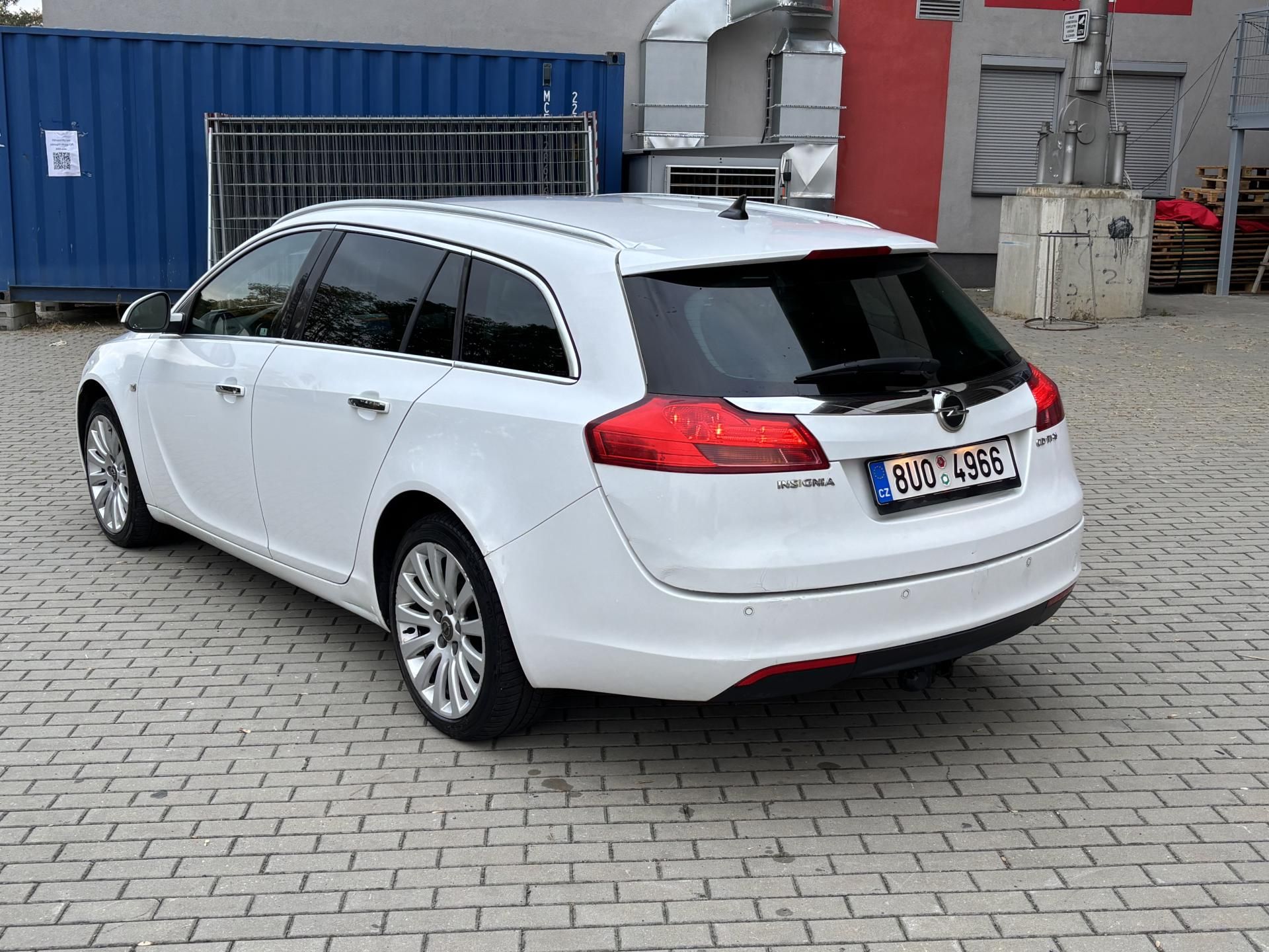 Opel Insignia, 2.0 D tažné - fotka 3