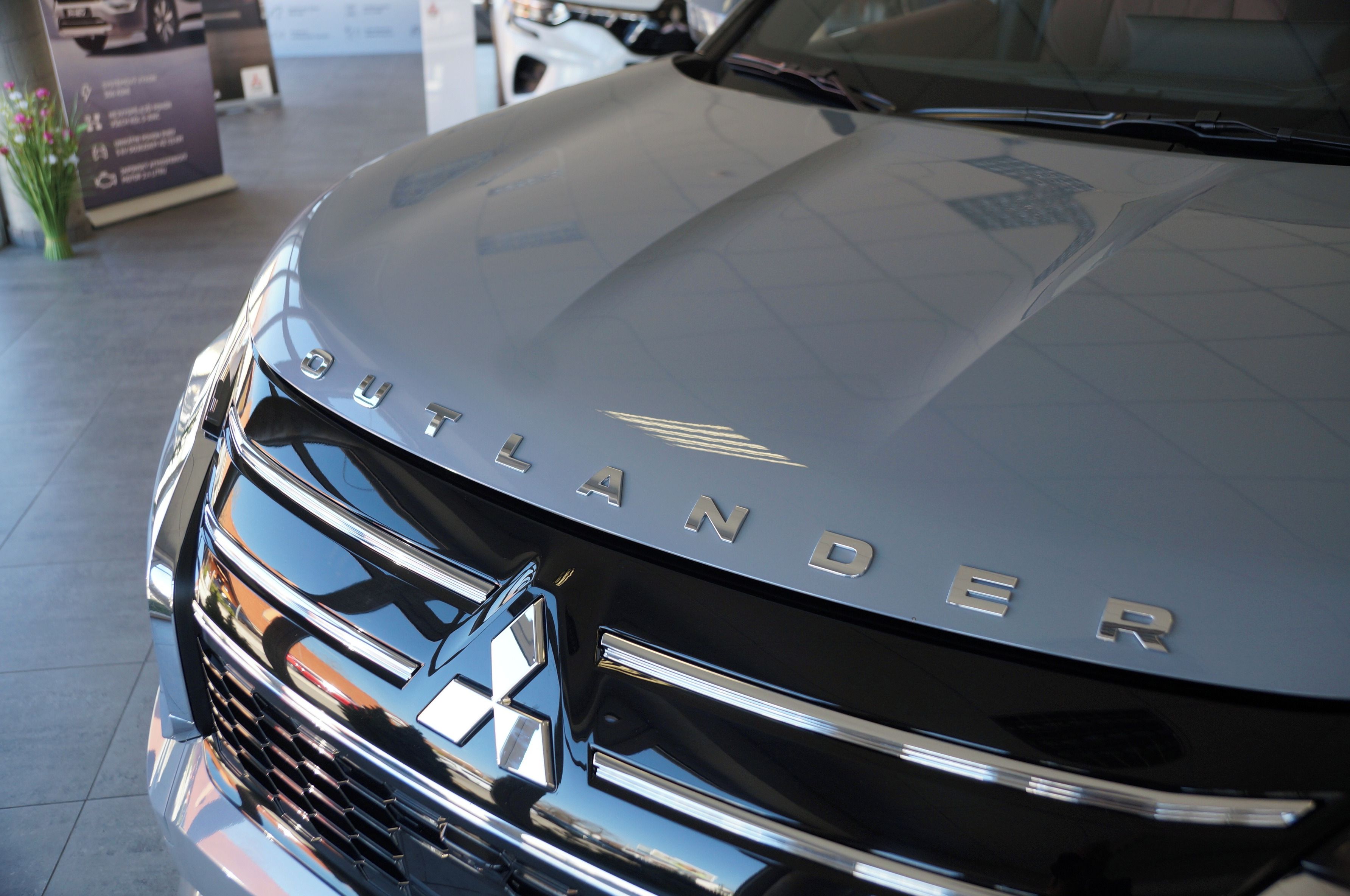 Mitsubishi Outlander, PHEV 2,4L INTENSE - fotka 3