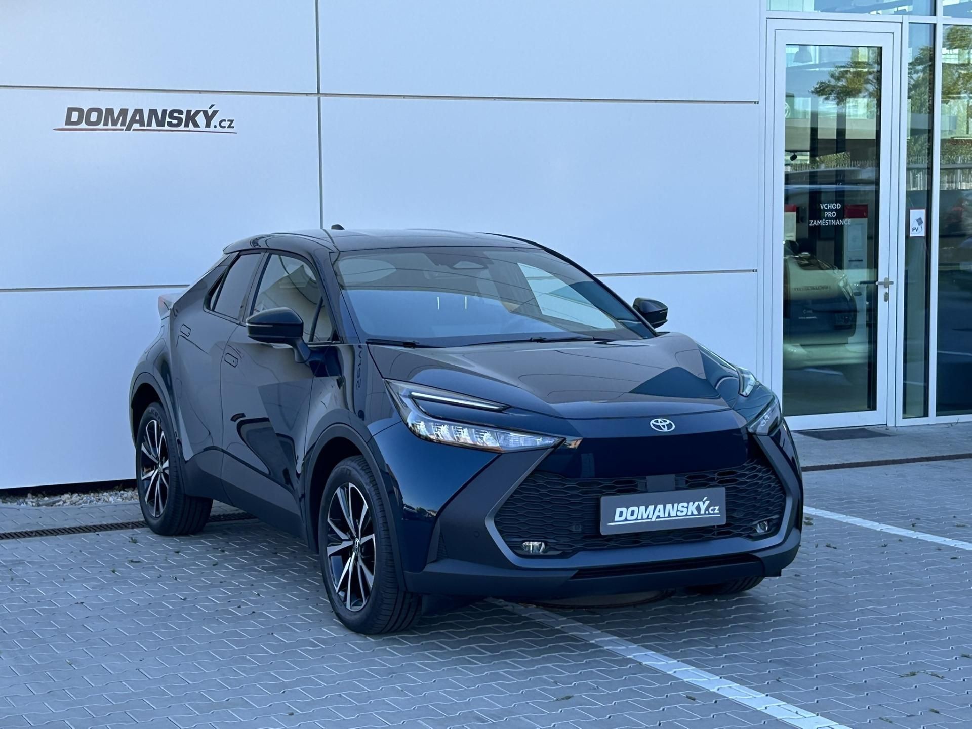 Toyota C-HR, PHEV Cross Style 2,0 132kW - fotka 2
