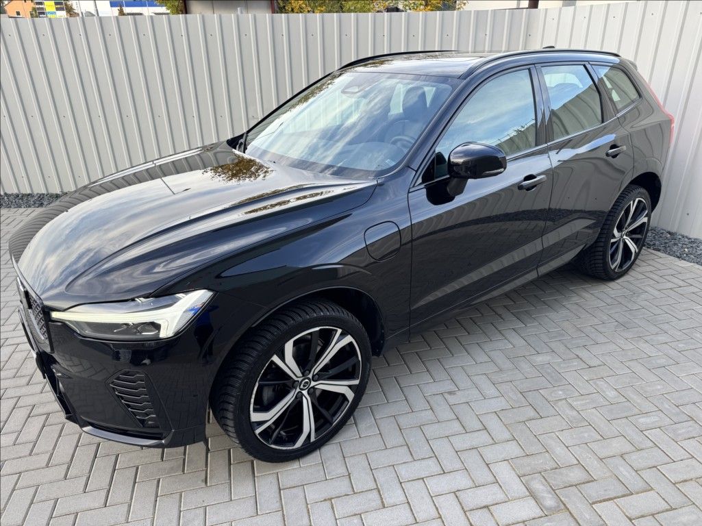 Volvo XC60, 2,0 T8 AWD Recharge Plus Dark - fotka 5