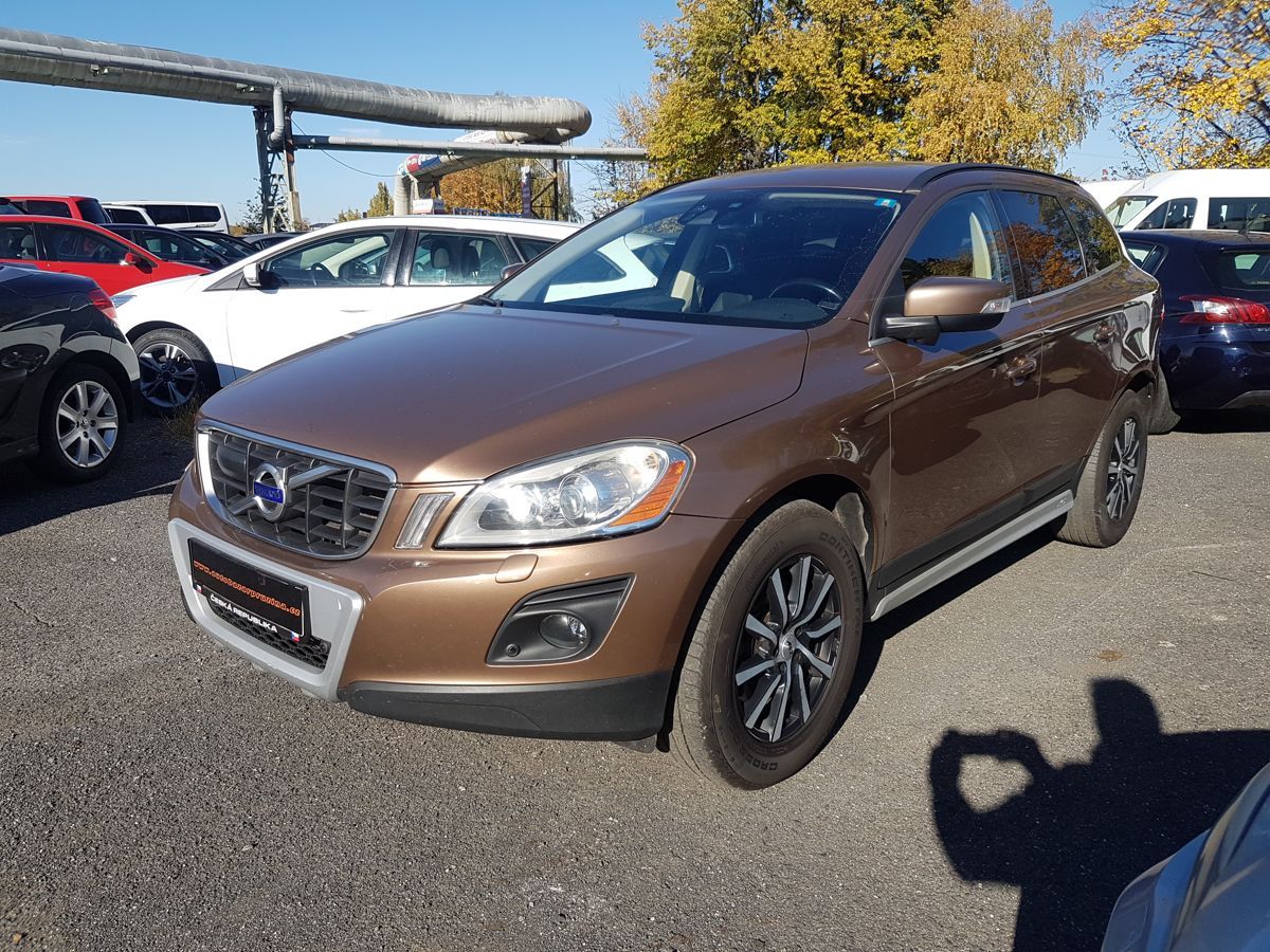 Volvo XC60, 2.4D 120KW 4X4 EL. KUFR - fotka 3