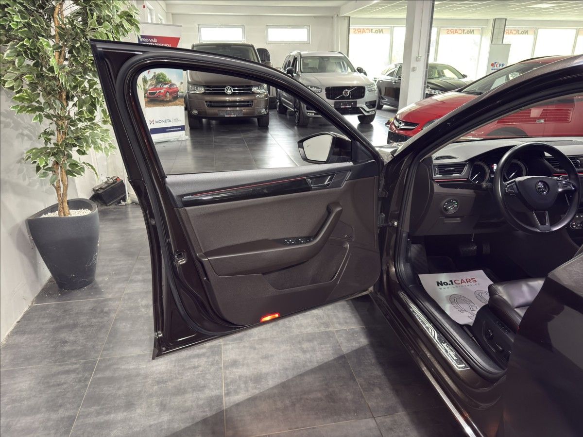Škoda Superb, 2,0   TDI DSG 4X4 140KW L&K - fotka 6