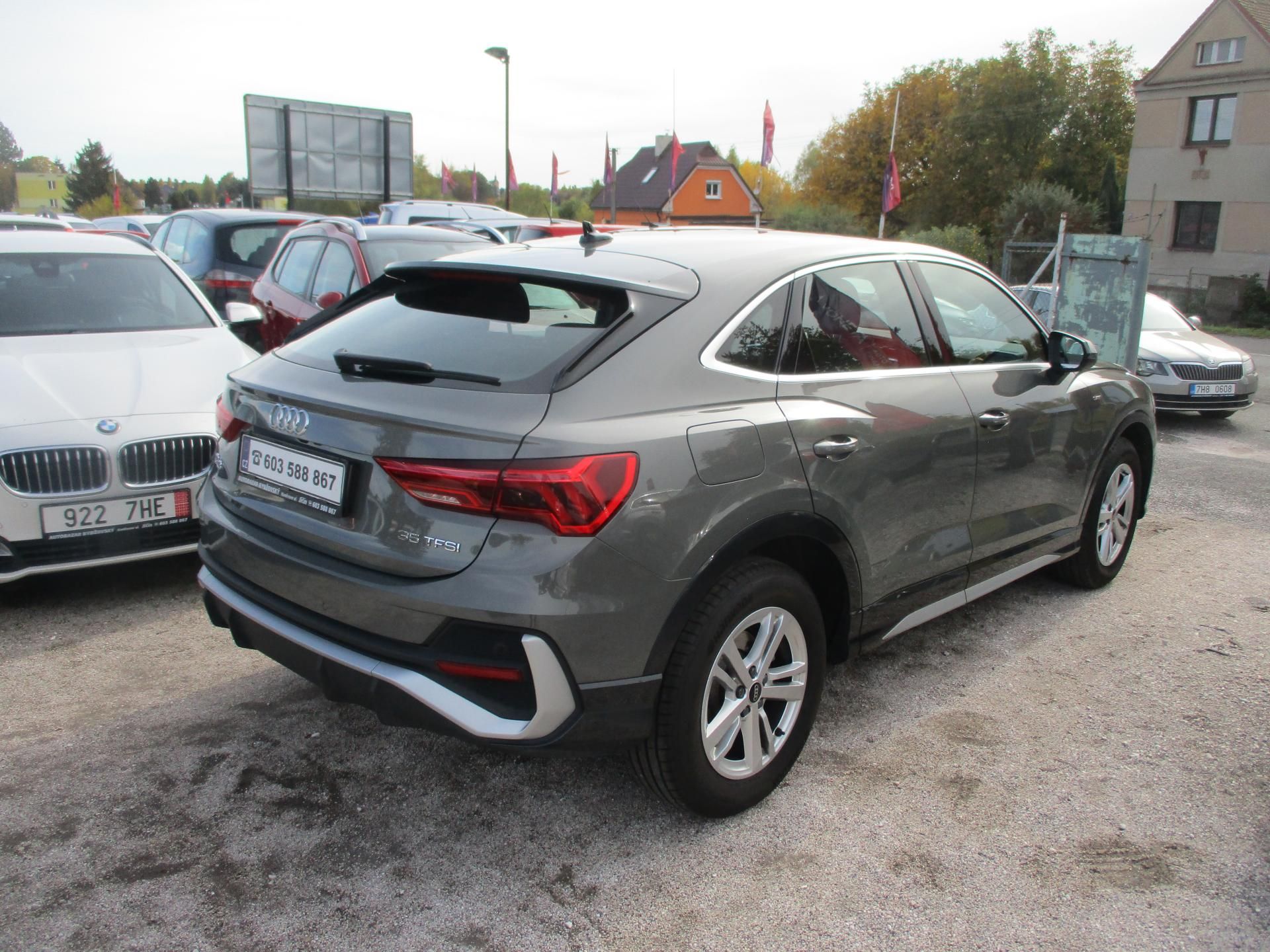 Audi Q3, 35 TFSi S Line - fotka 3