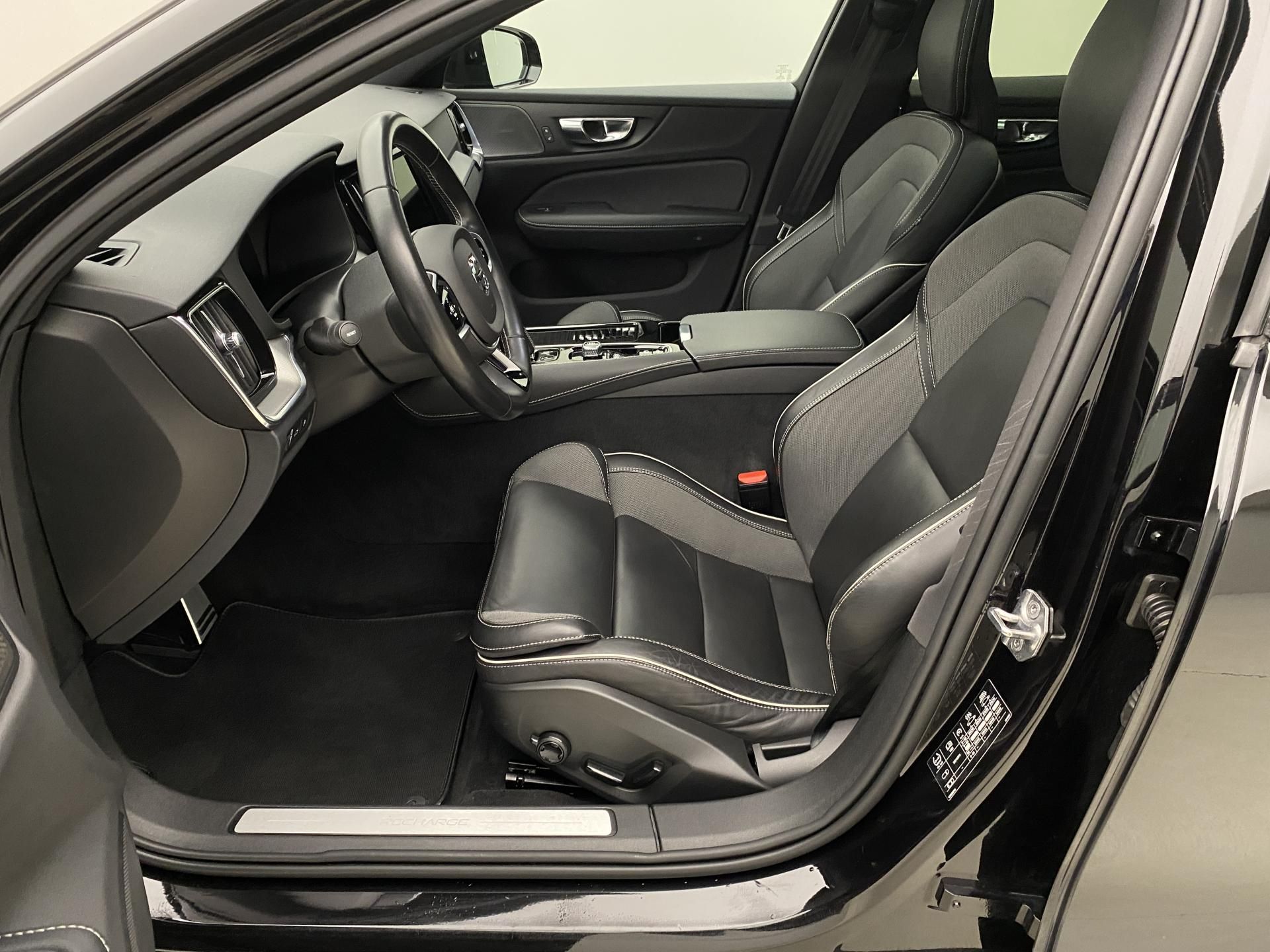 Volvo V60, T8 AWD RECHARGE R-DESIGN AUT - fotka 3