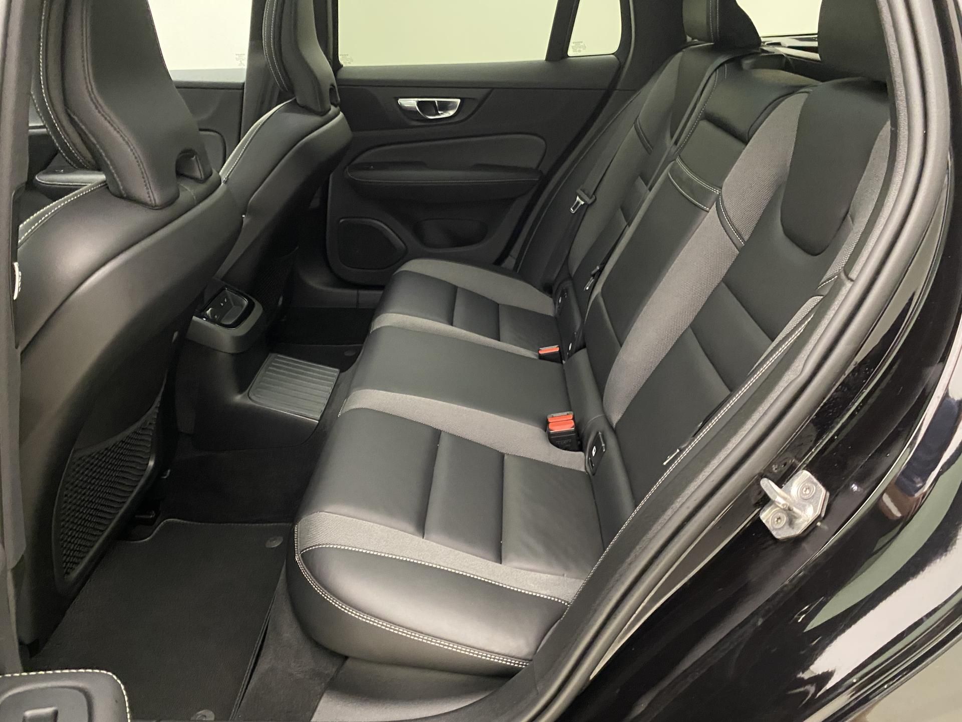 Volvo V60, T8 AWD RECHARGE R-DESIGN AUT - fotka 5