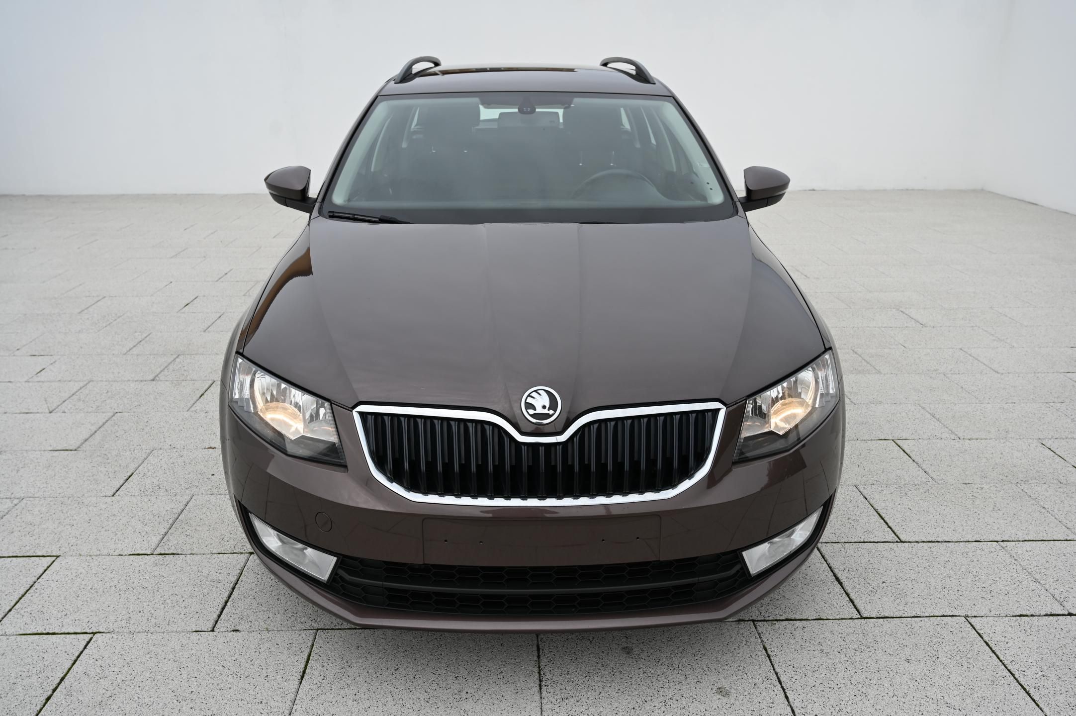 Škoda Octavia, 2.0TDI 110KW Elegance 12/2013 - fotka 2