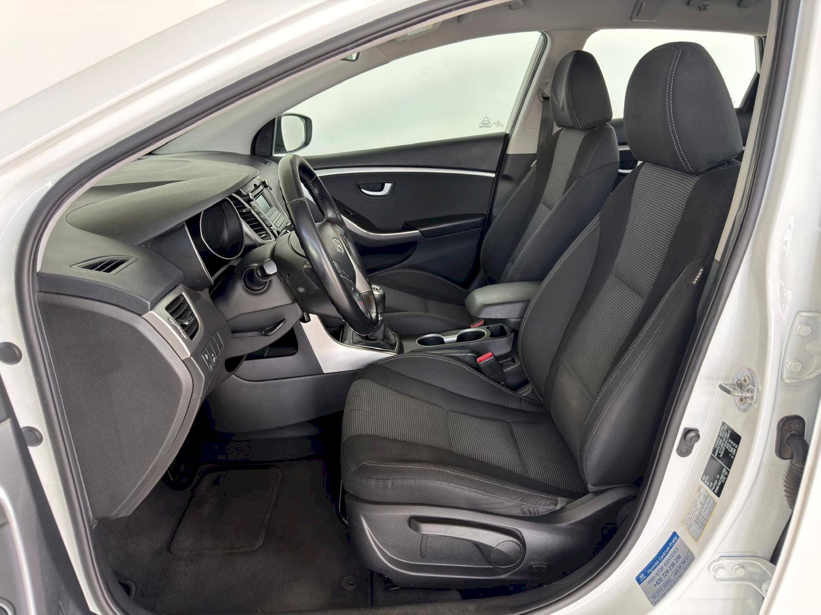 Hyundai i30, 1.6 MPI 88 kW Trikolor Komfort - fotka 6
