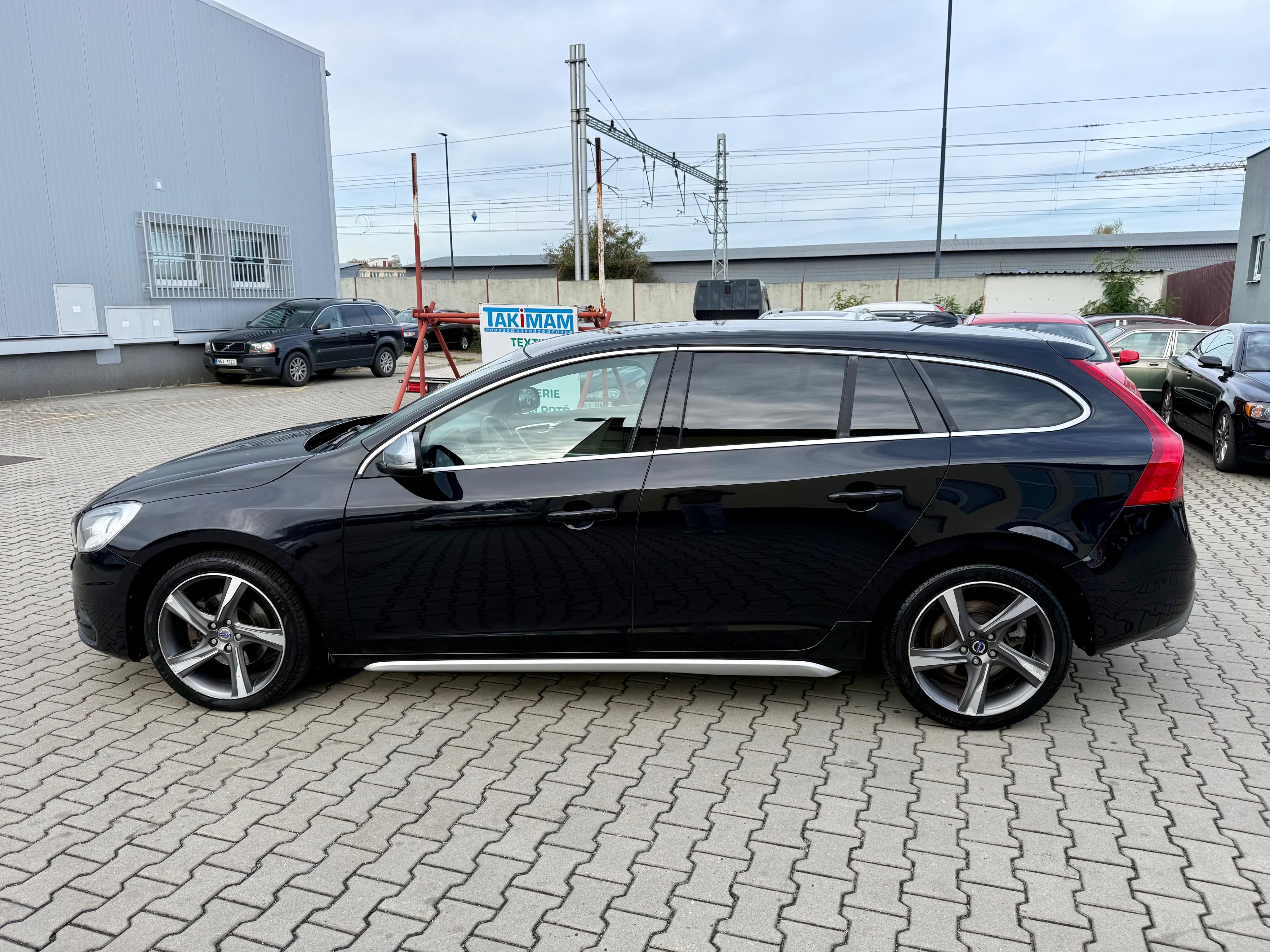 Volvo V60, 2.0 D4 R-Design 5. valec, DPH - fotka 2