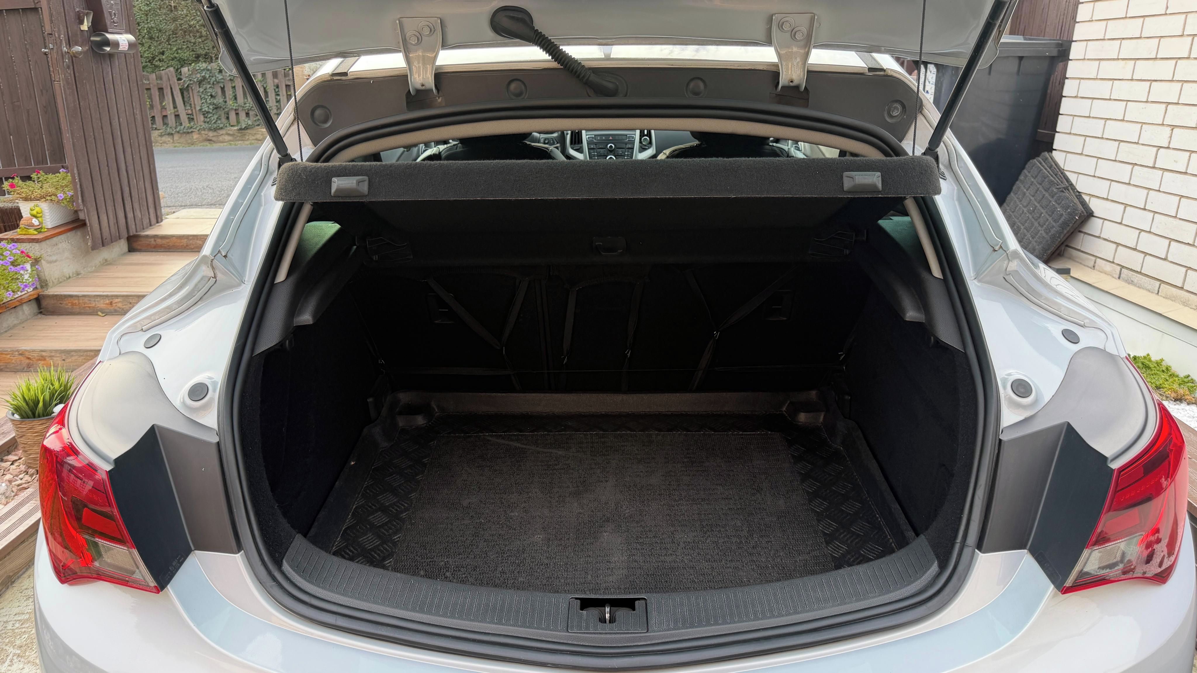 Opel Astra, 1.4i 103kW - fotka 6