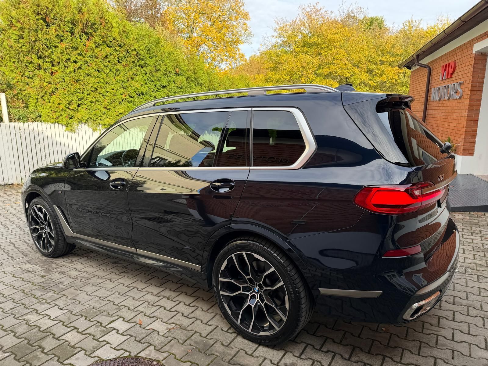 BMW X7, M50xD-R22-PANO-H&K-ČR-TOP STAV - fotka 3