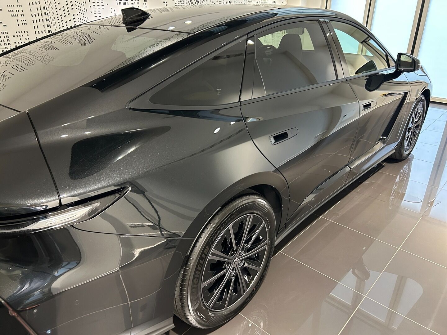 Lexus ES, 300h HEV PRESTIGE TOP - fotka 3