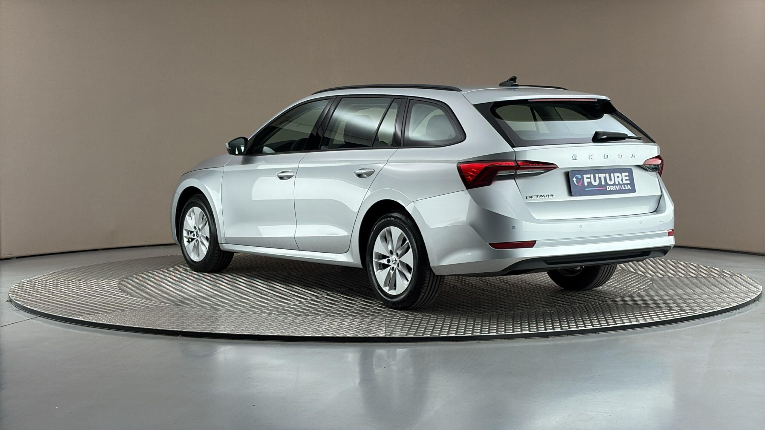 Škoda Octavia, 1.0 TSI Ambition Combi - fotka 2