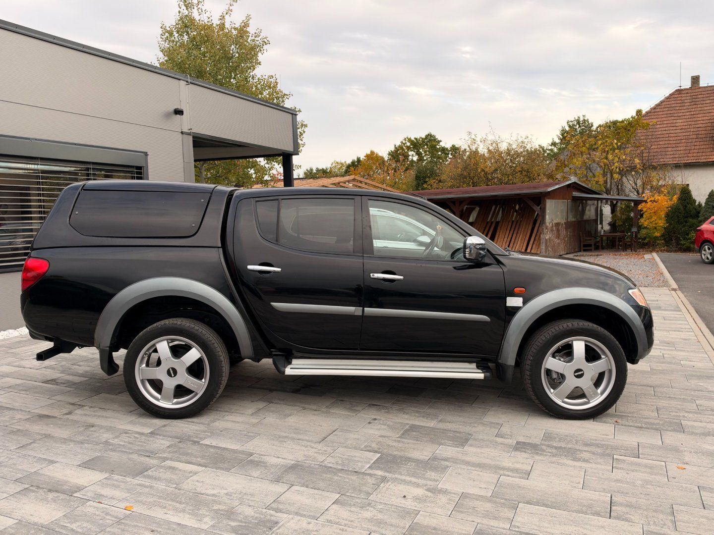 Mitsubishi L200, 2.5DI-D 100kW 4x4 HARDTOP/AUT - fotka 4