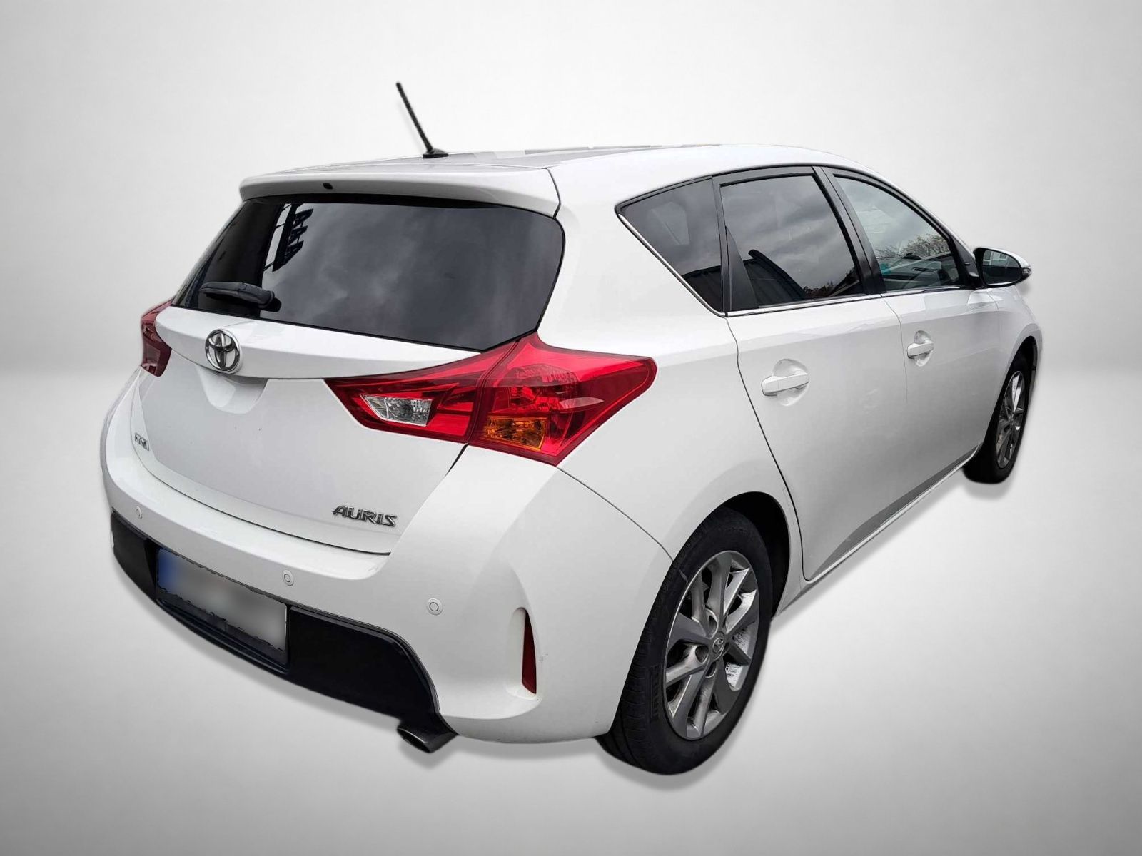 Toyota Auris, 1.6 Valvematic, ČR,1.maj - fotka 2