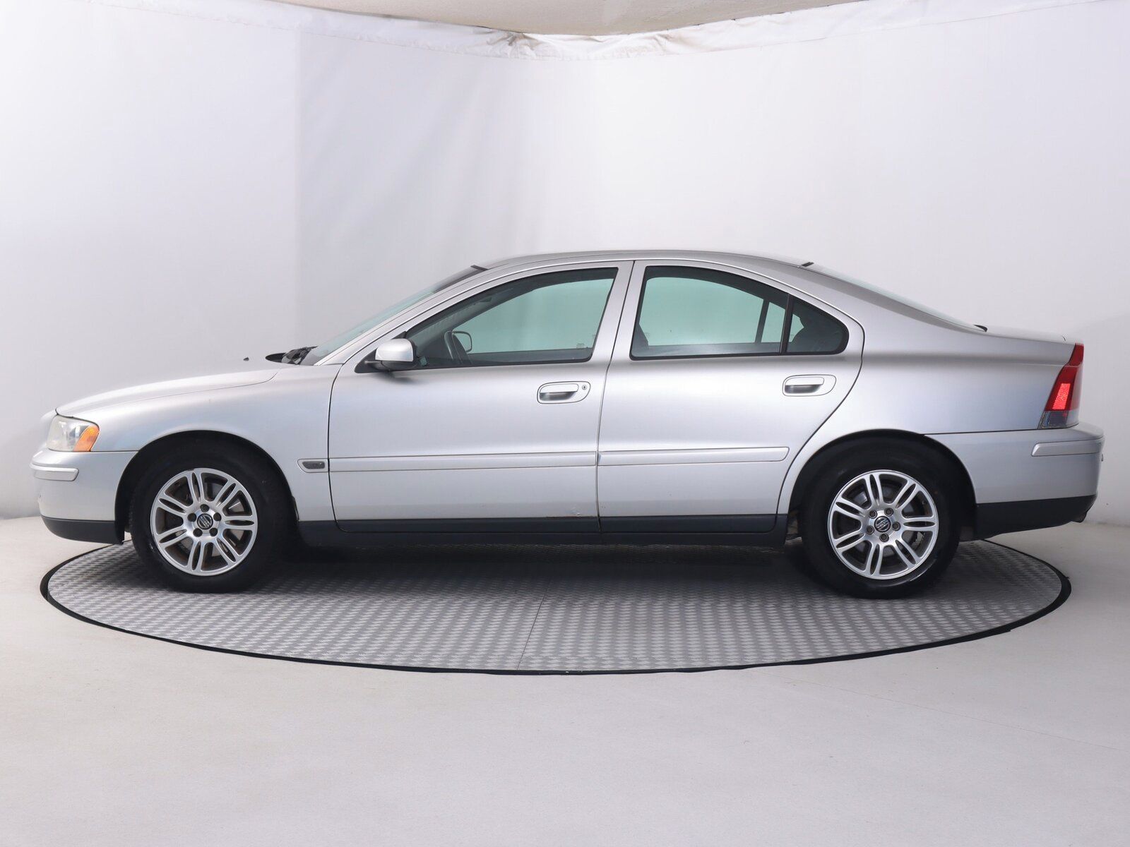 Volvo S60, 2.4, po STK, jezdí výborně - fotka 3