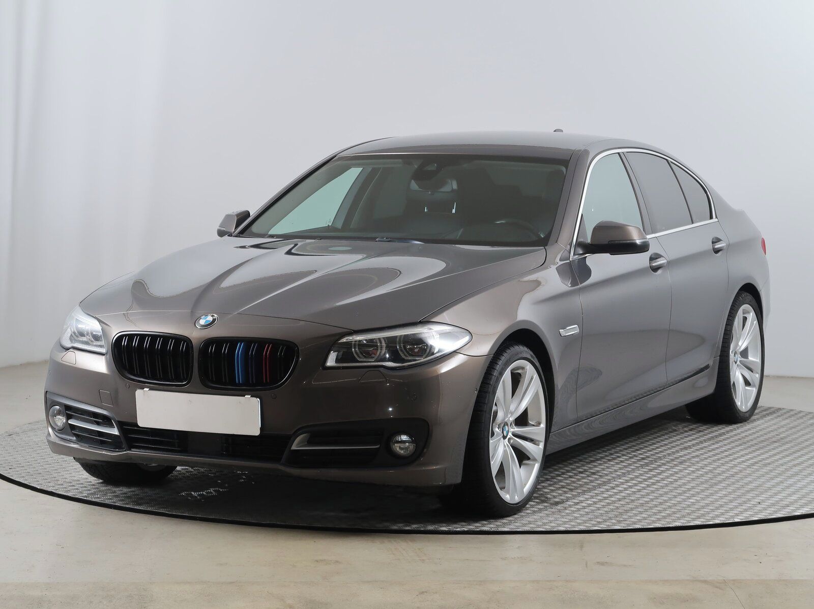 BMW Řada 5, 520d xDrive, 4X4, Automat - fotka 2