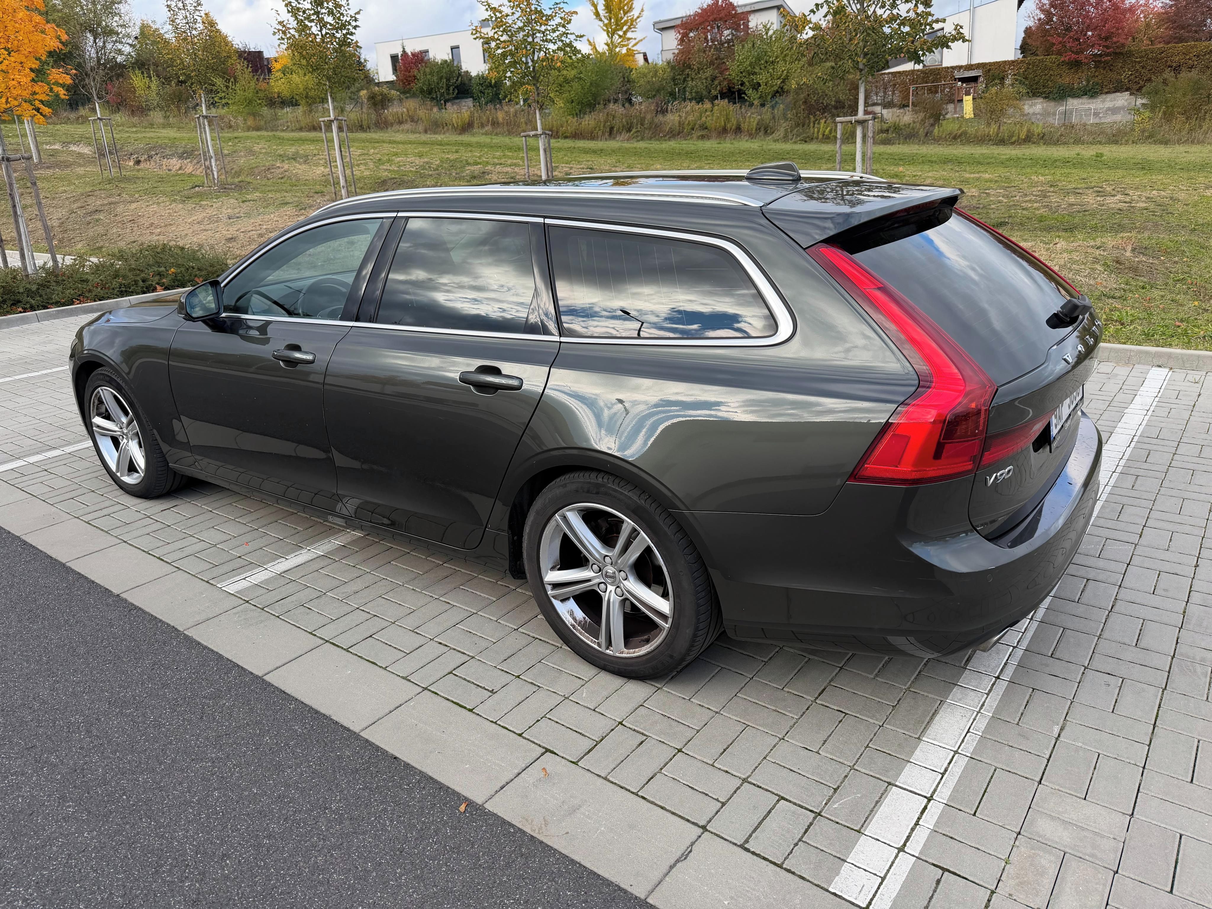 Volvo V90, 2.0 D4 Drive-E Momentum Auto - fotka 3