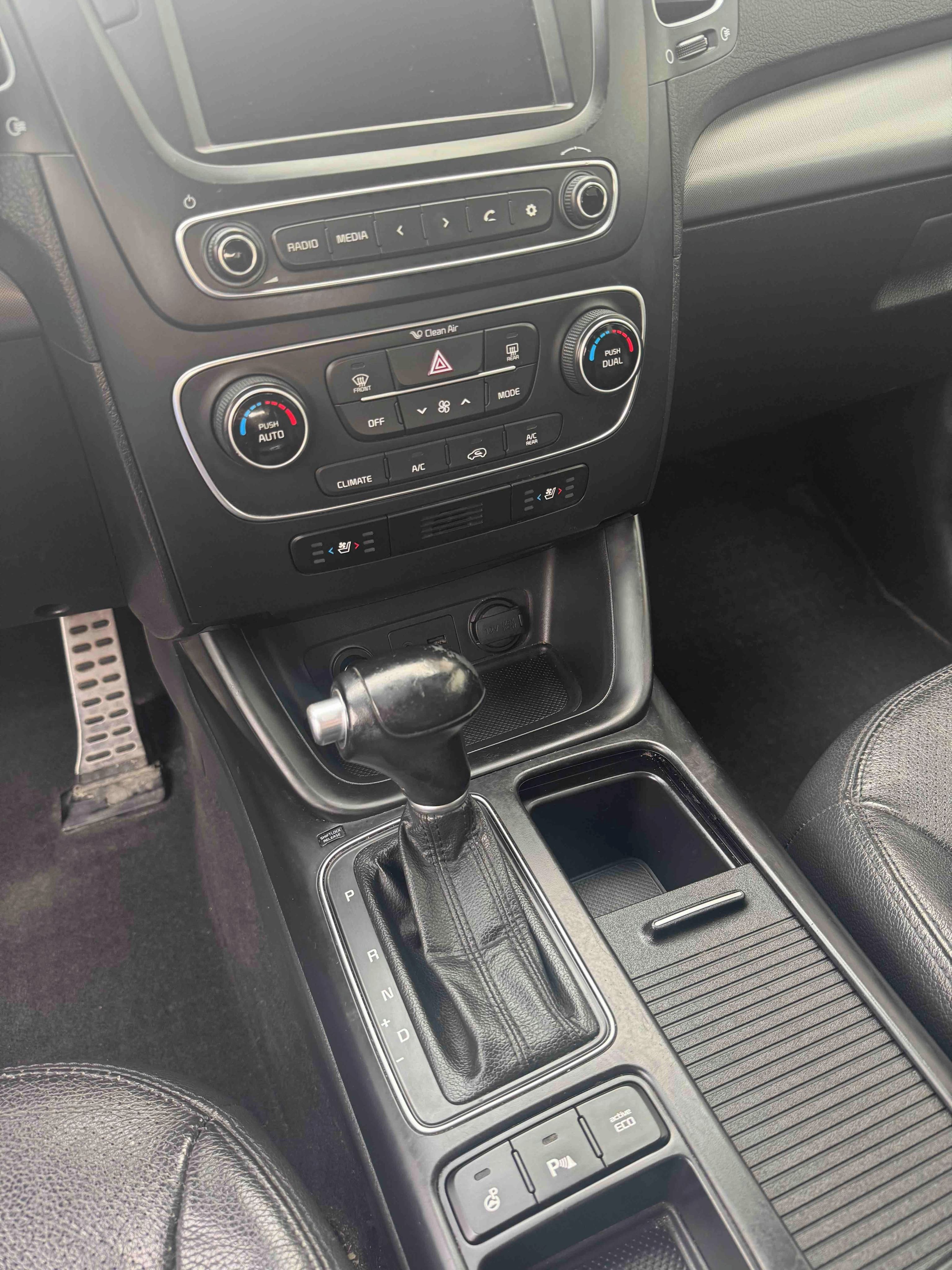 Kia Sorento, Kia Sorento 4x4 7 míst - fotka 6