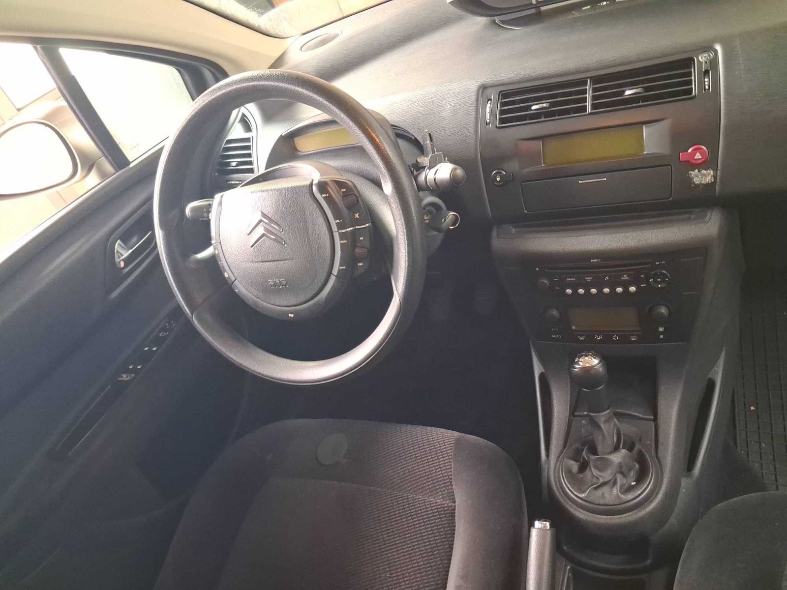 Citroën C4, 1.6 16V, po STK, Tažné, Klima - fotka 3