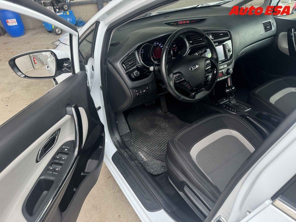 Kia Cee´d, 1.6TGDi,servis.kniha,AT - fotka 3