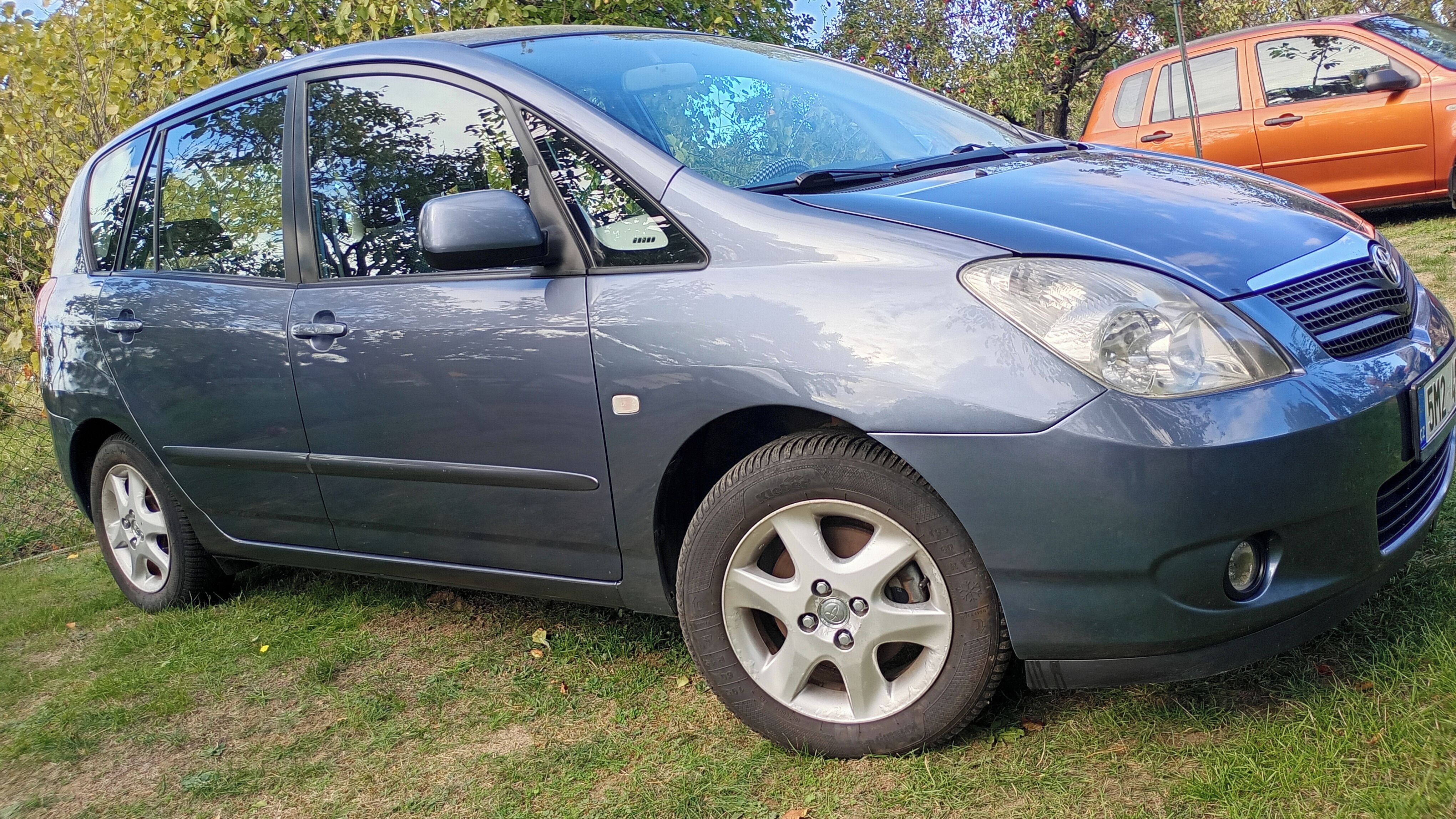 Toyota Corolla Verso, praktické a bez koroze - fotka 3