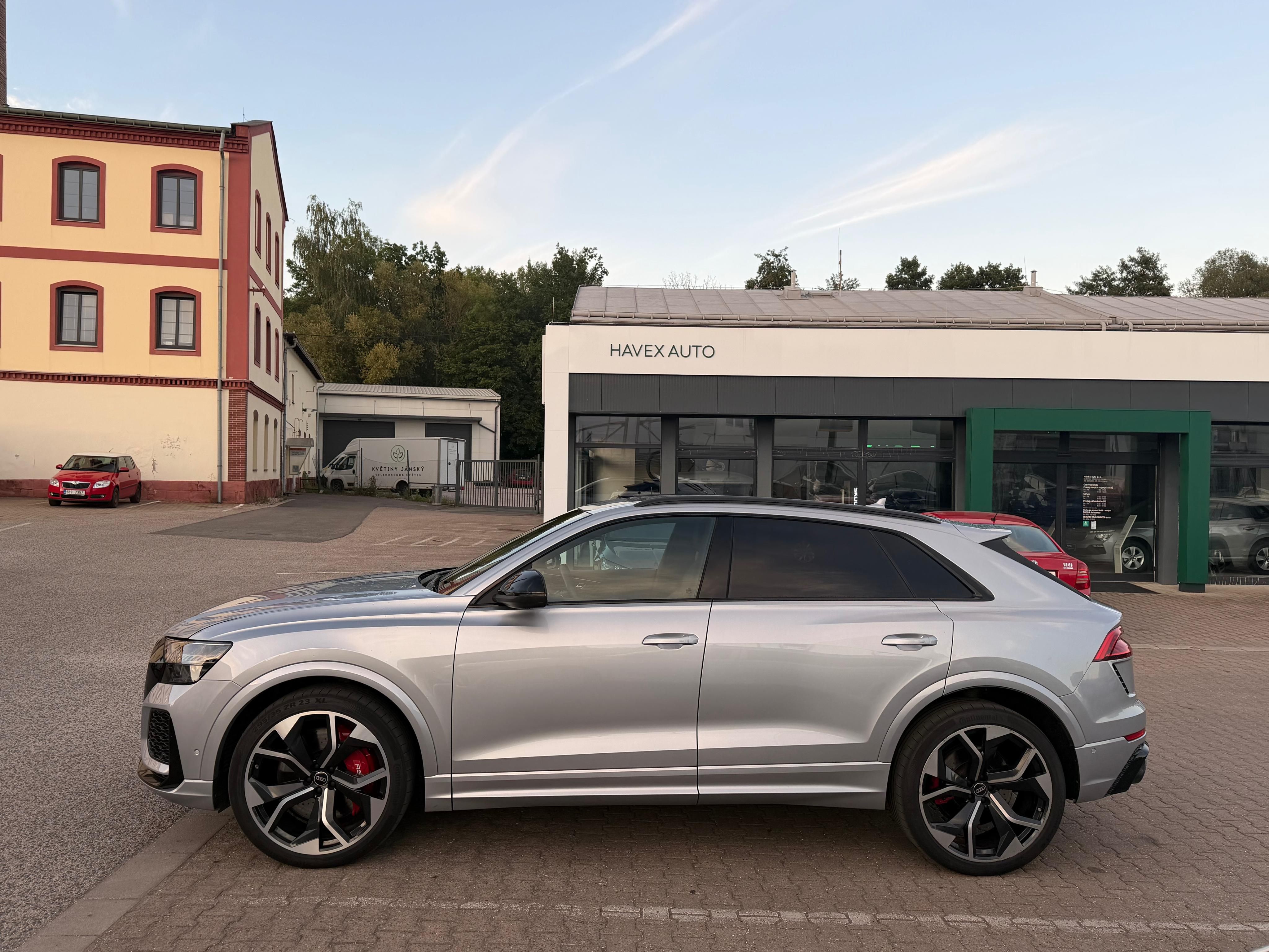 Audi RS Q8, 4.0 441kw TOP stav, garážováno - fotka 3