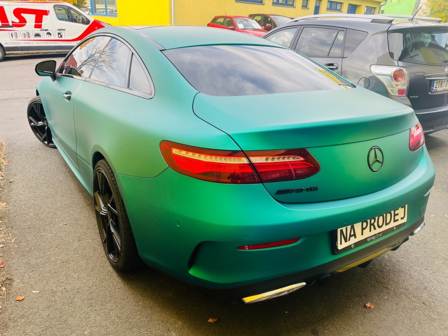 Mercedes-Benz Třídy E, E 220D AMG - fotka 4
