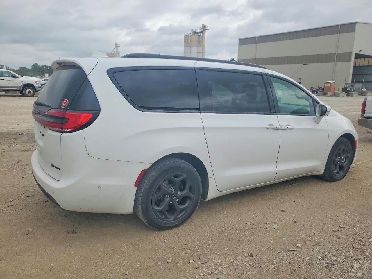 Chrysler Pacifica, Auto na cestě - fotka 3