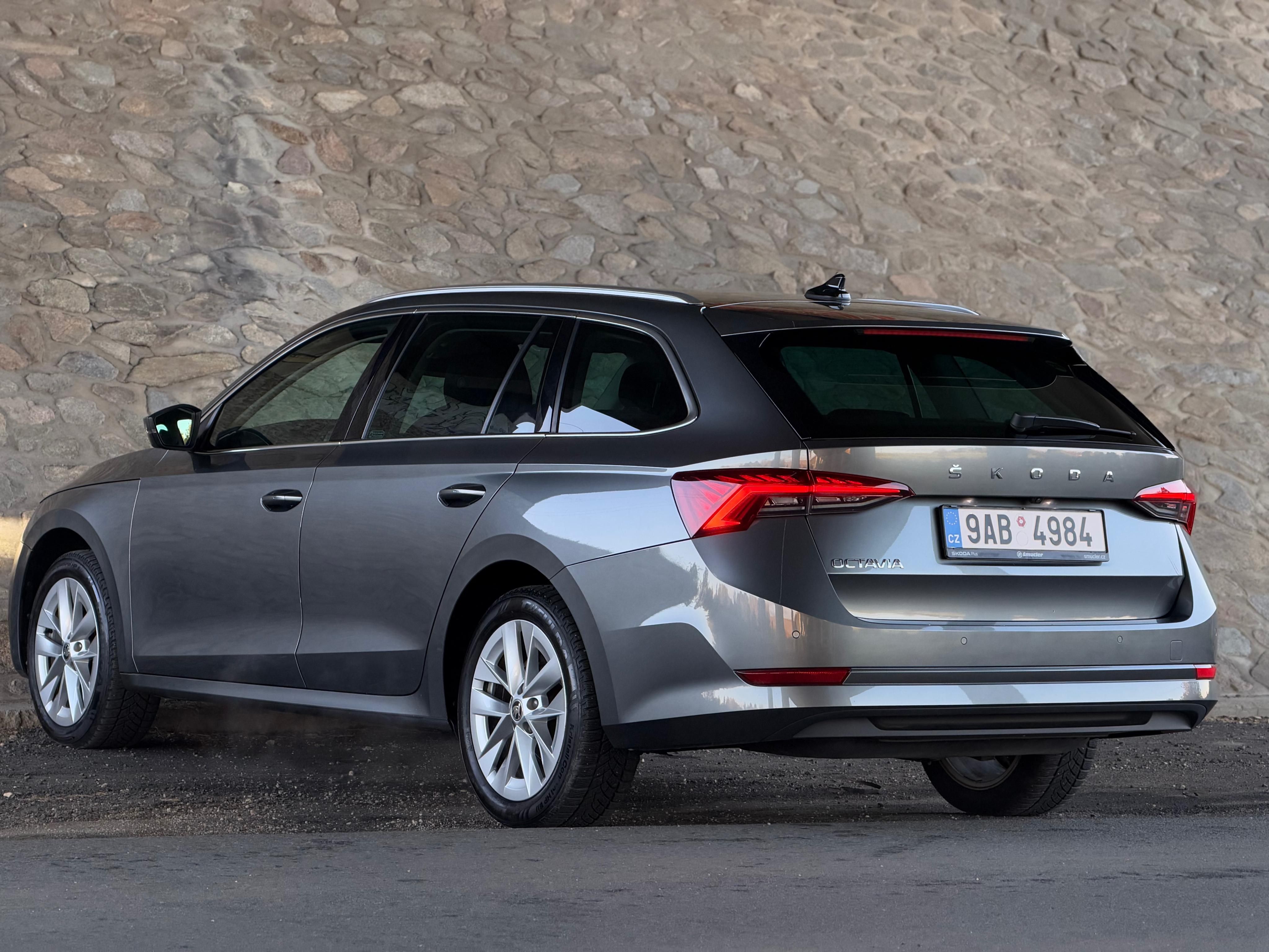 Škoda Octavia, 1.5 TSI G-Tec DSG Style Combi - fotka 4