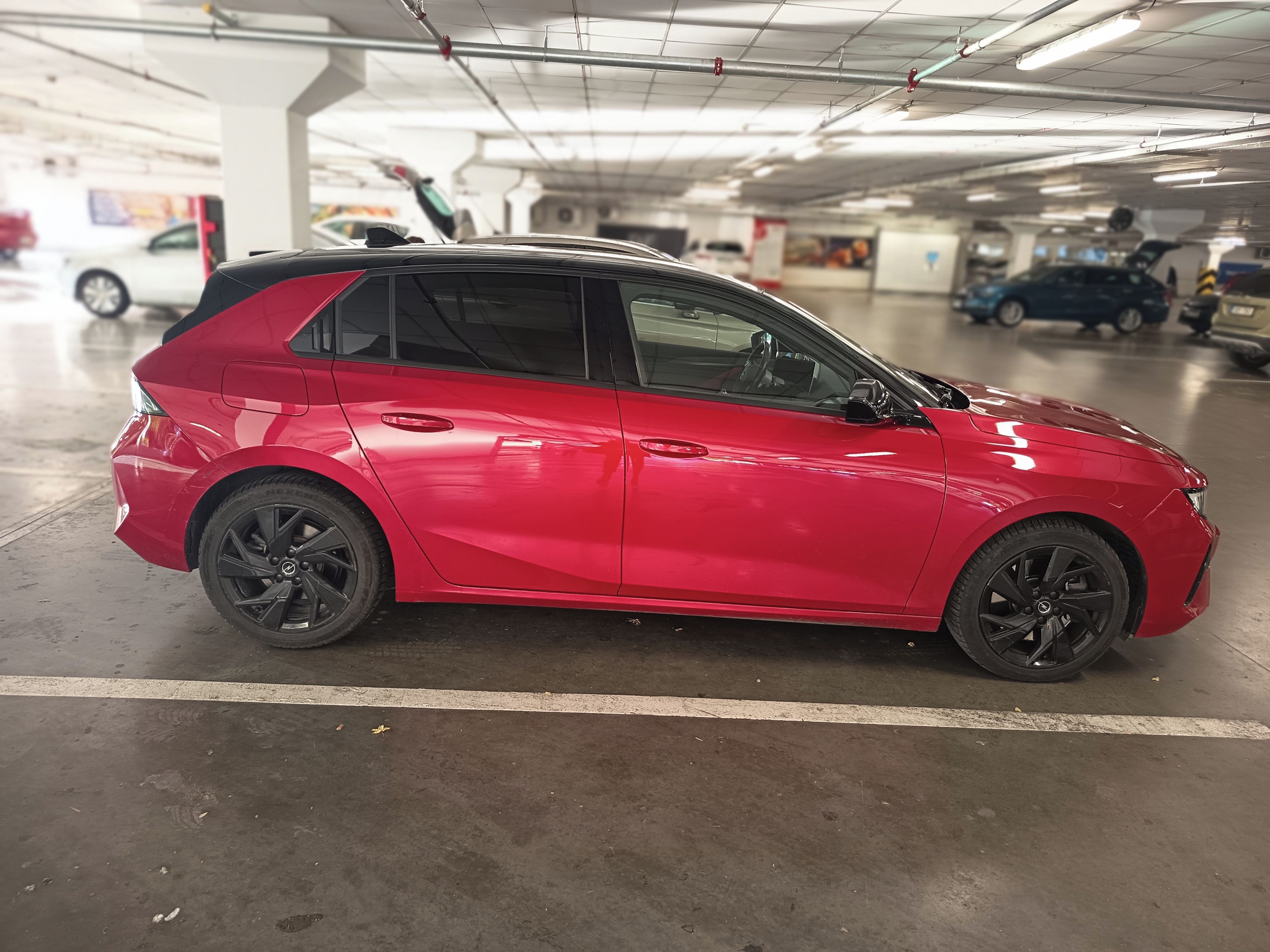 Opel Astra, Opel Astra 1.6 Plug-in Hybrid - fotka 4