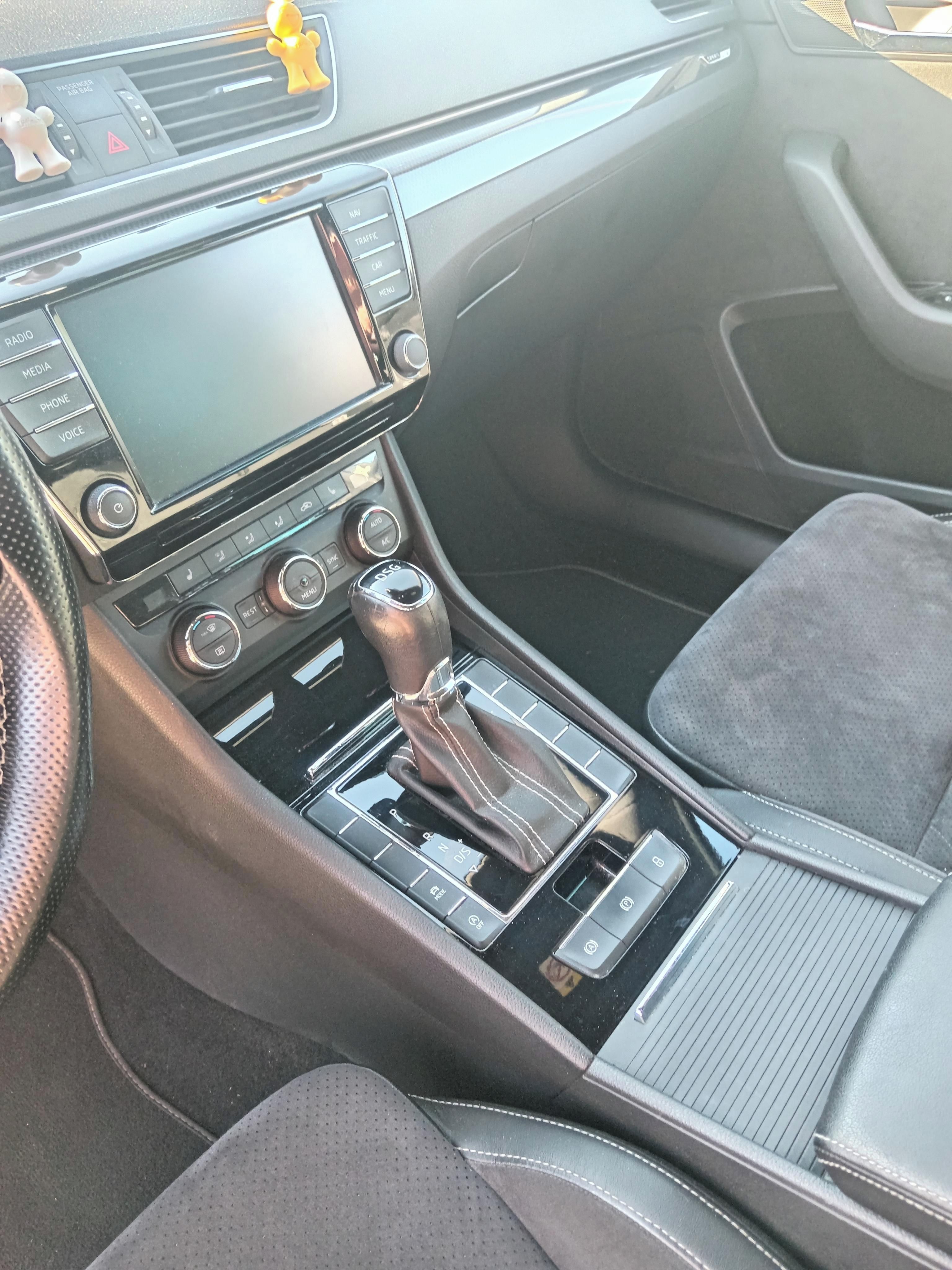 Škoda Superb, 2.0 tdi, Sportline, dsg - fotka 5