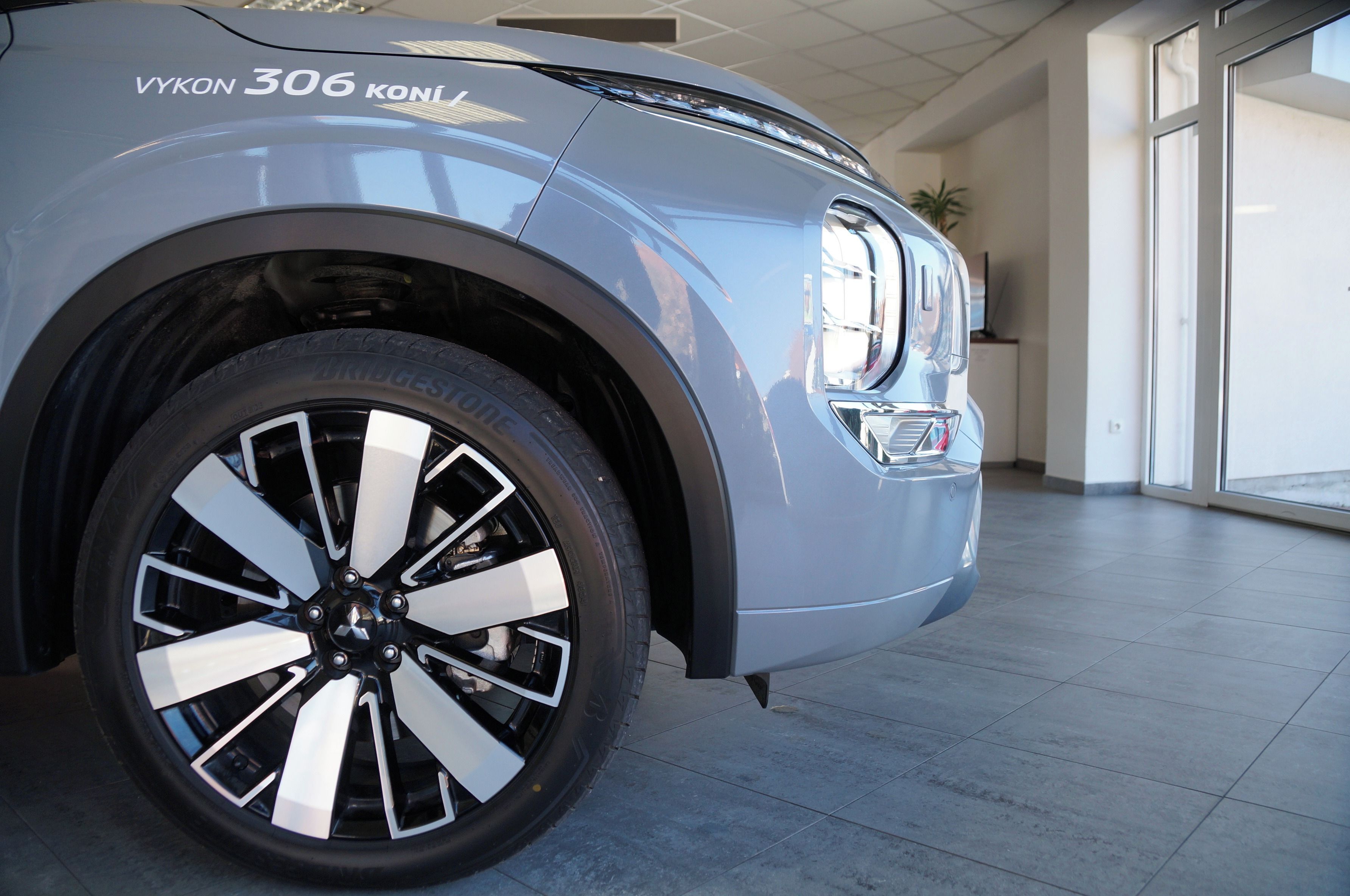 Mitsubishi Outlander, PHEV 2,4L INTENSE - fotka 6