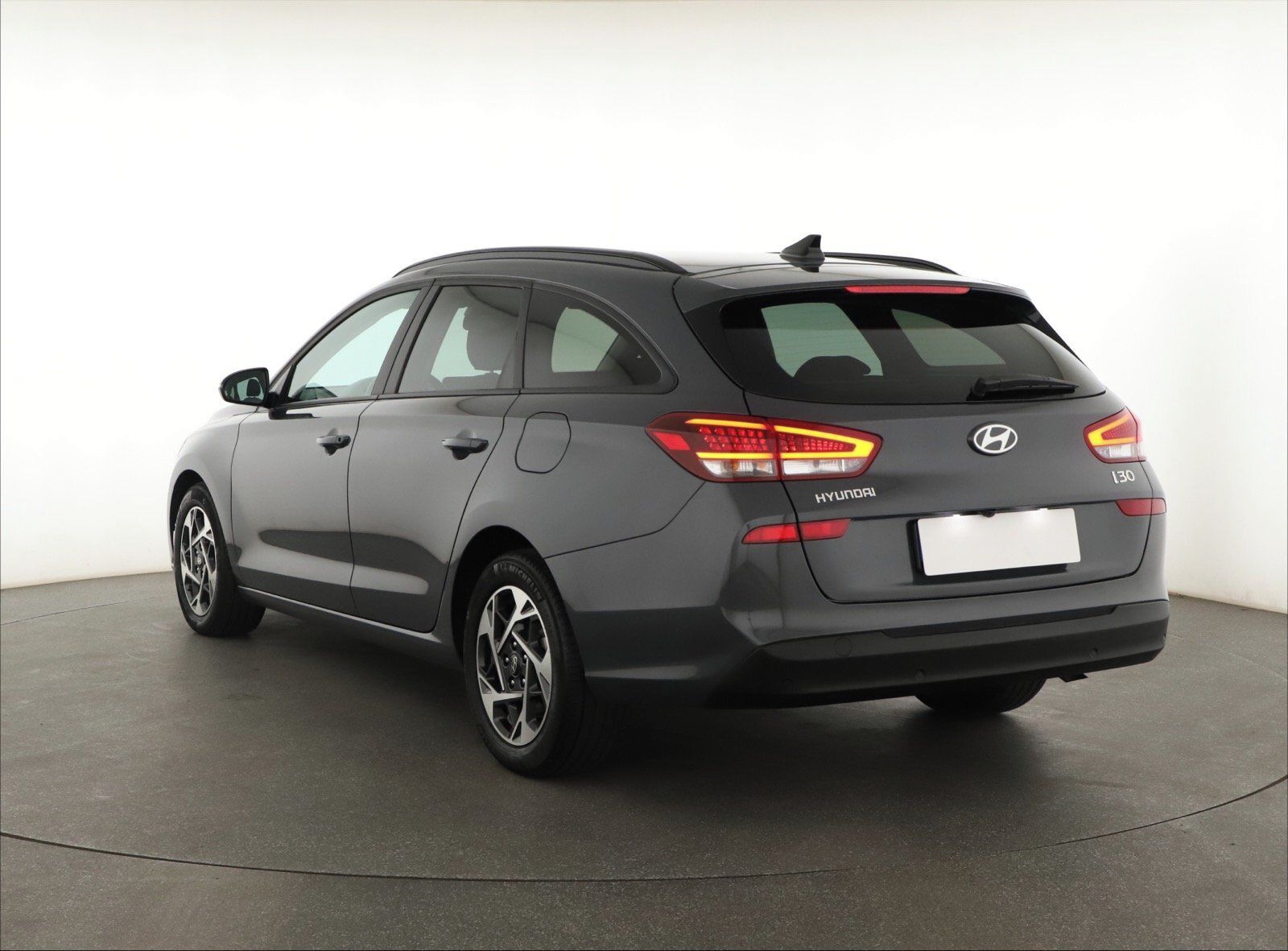 Hyundai i30, 1.0 T-GDI, Family, ČR,1.maj - fotka 4