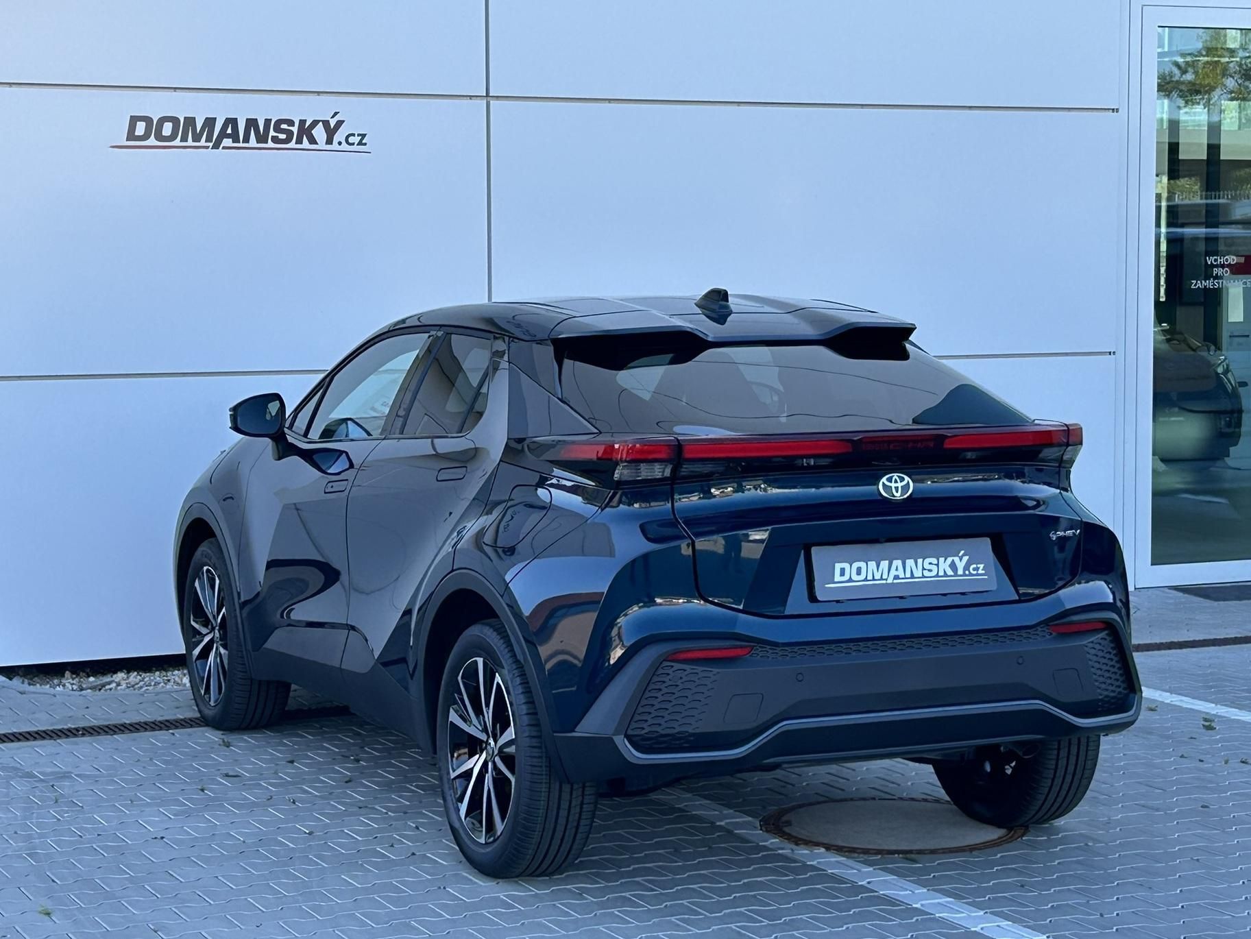 Toyota C-HR, PHEV Cross Style 2,0 132kW - fotka 3