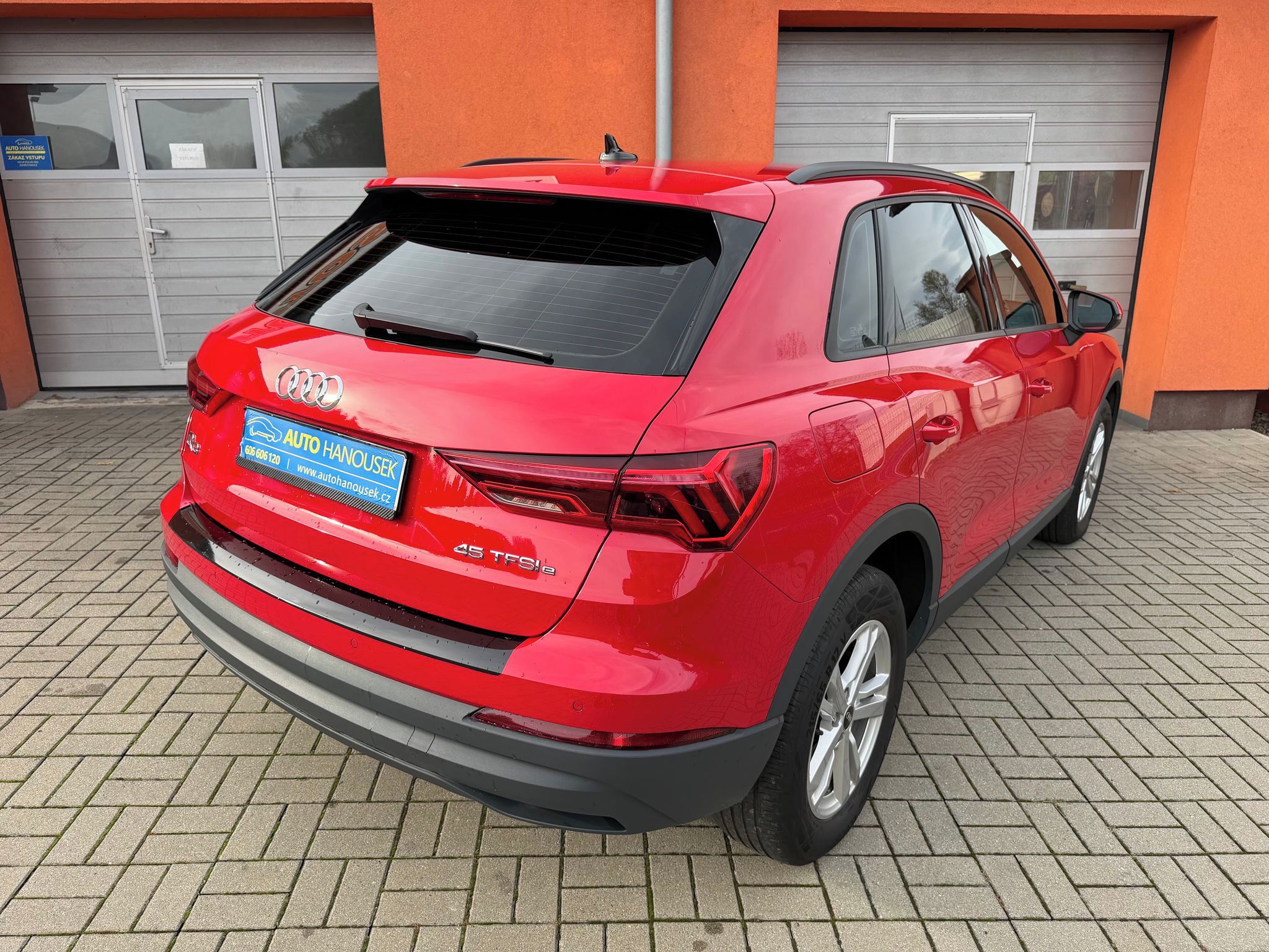 Audi Q3, 1.5 TFSI e 180KW S-tronic - fotka 2