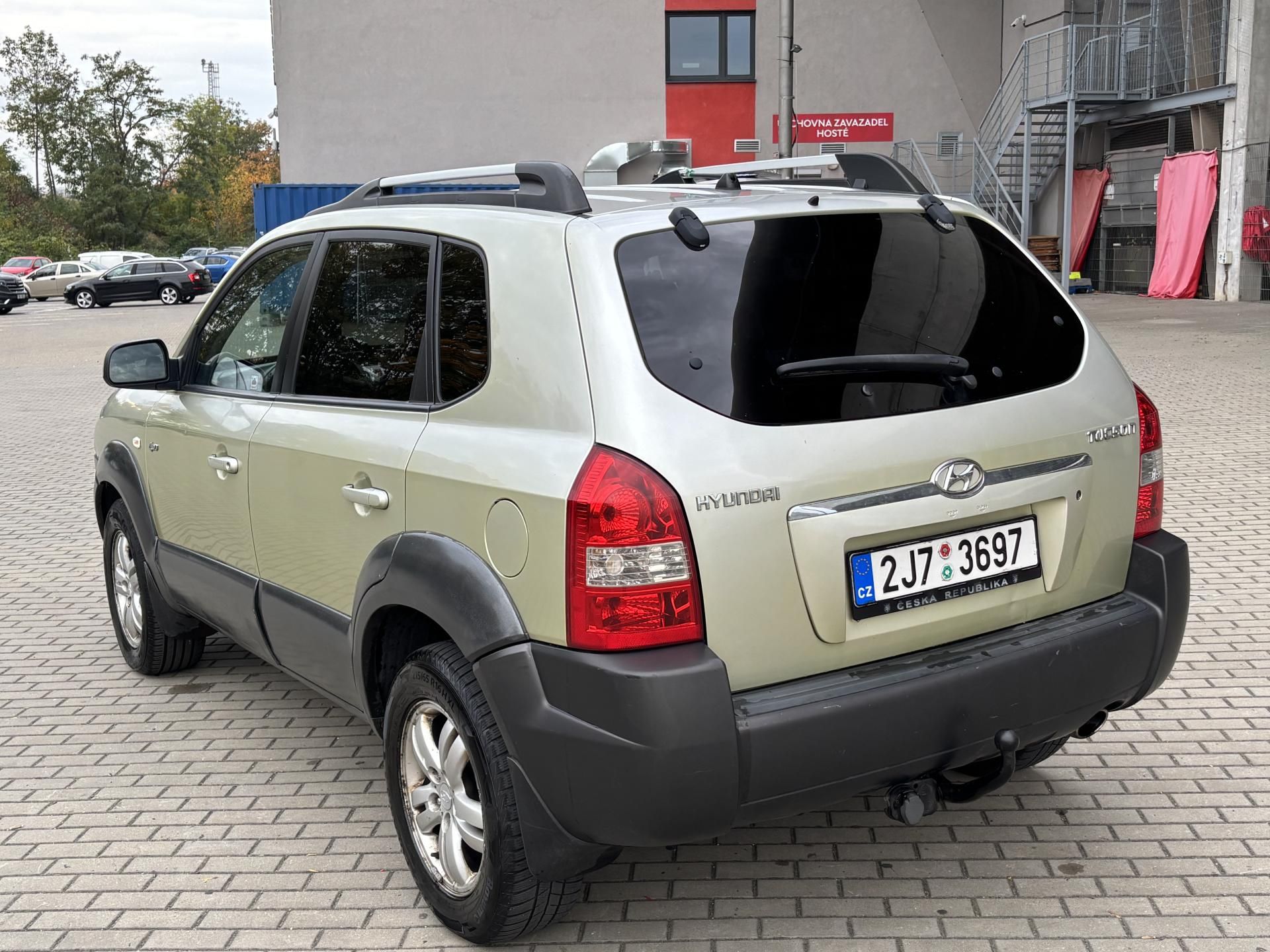 Hyundai Tucson, 2.0 i 4x4 tažné - fotka 3